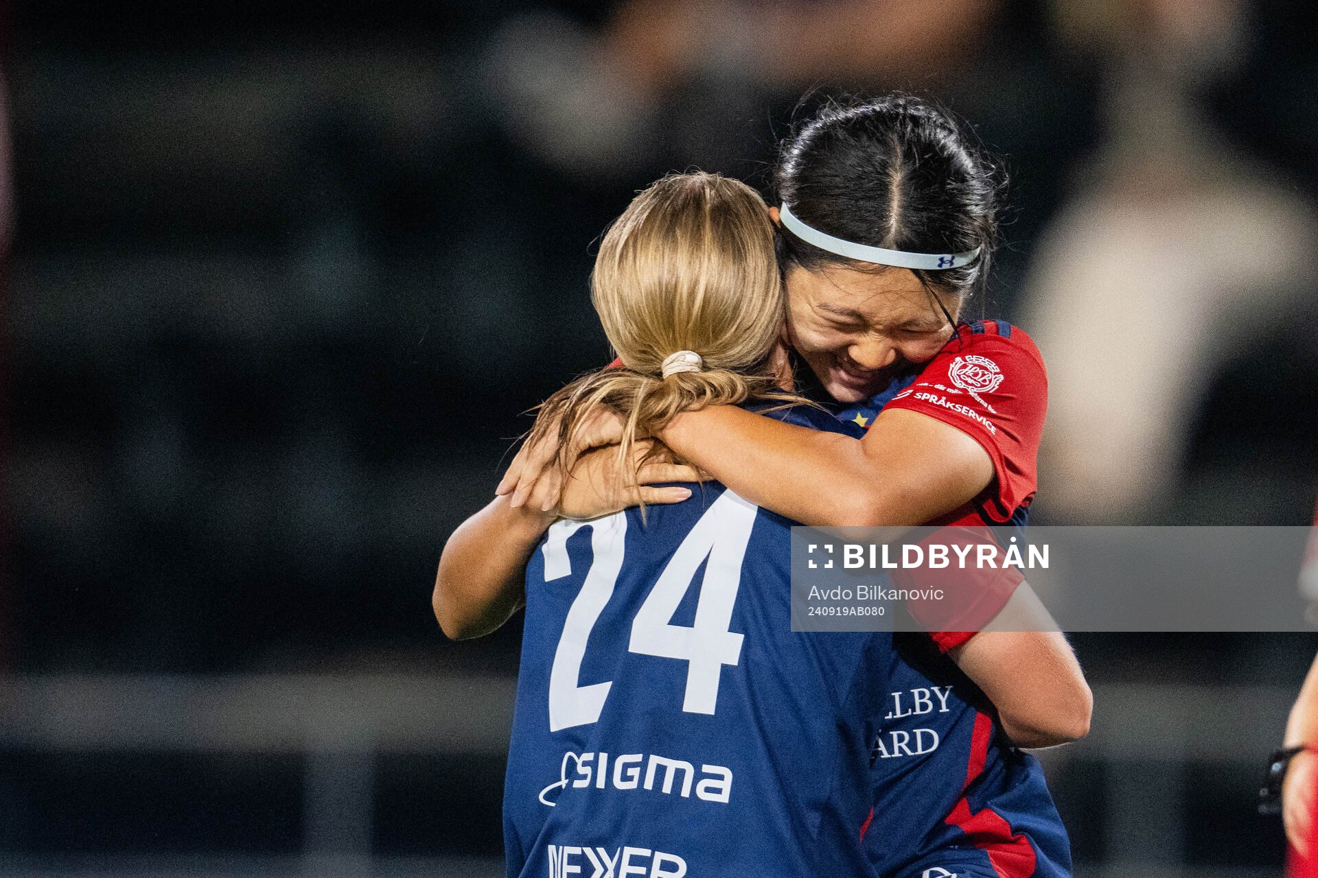 FC Rosengårds Hanna Andersson och Mai Kadowaki jublar