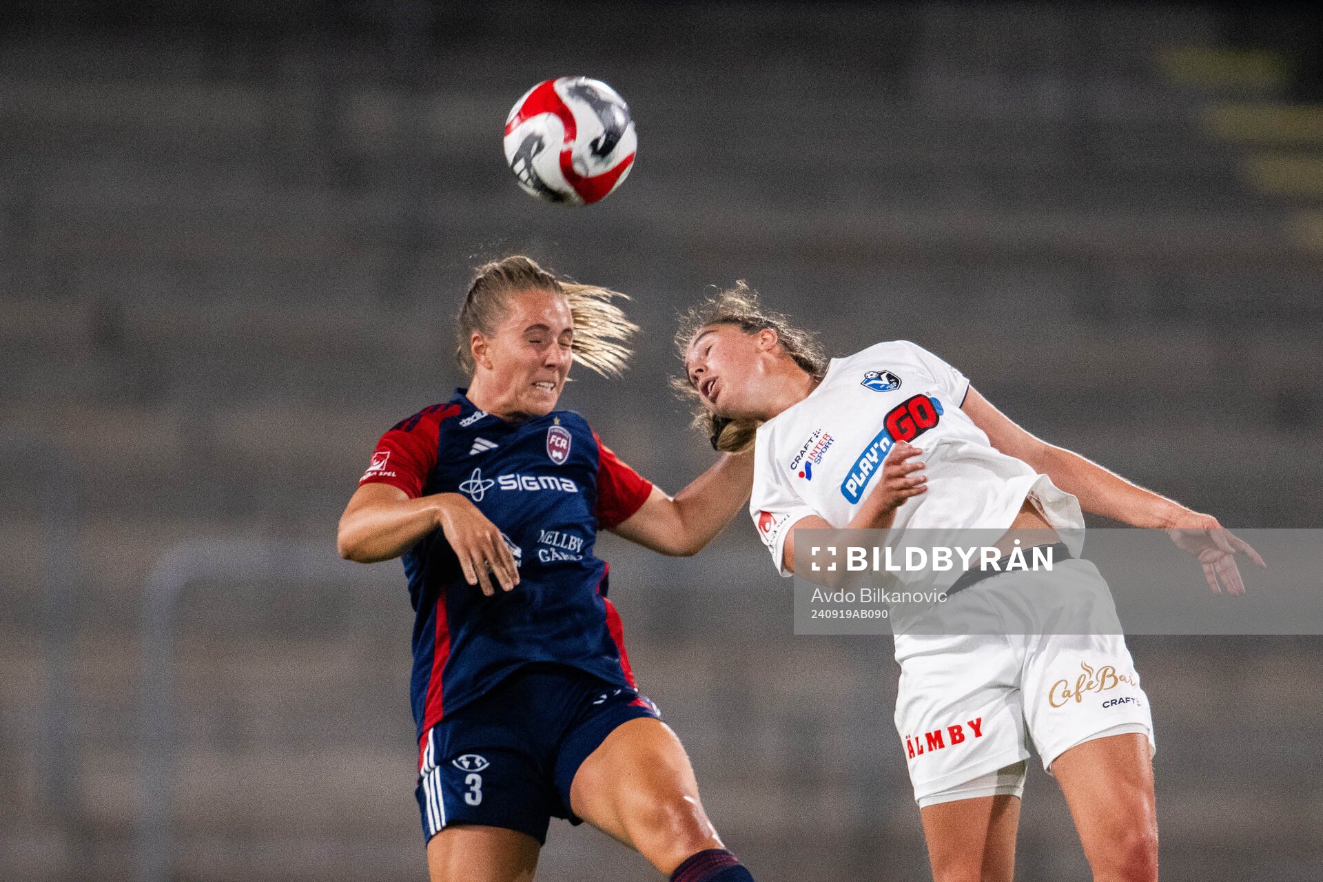 FC Rosengårds Gudrun Arnardottir och Växjö DFFs Bryndis