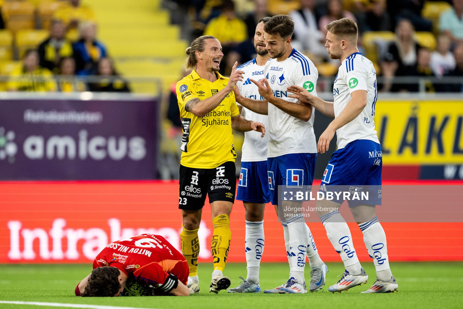 Elfsborgs Niklas Hult i diskussion med IFK Norrköpings