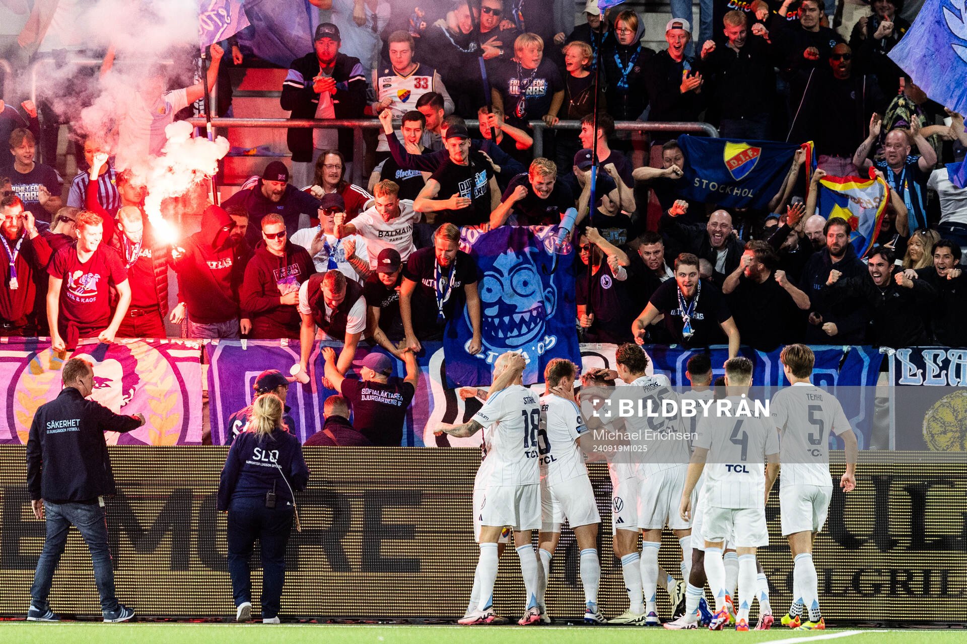 Djurgårdens Santeri Haarala jublar med lagkamrater