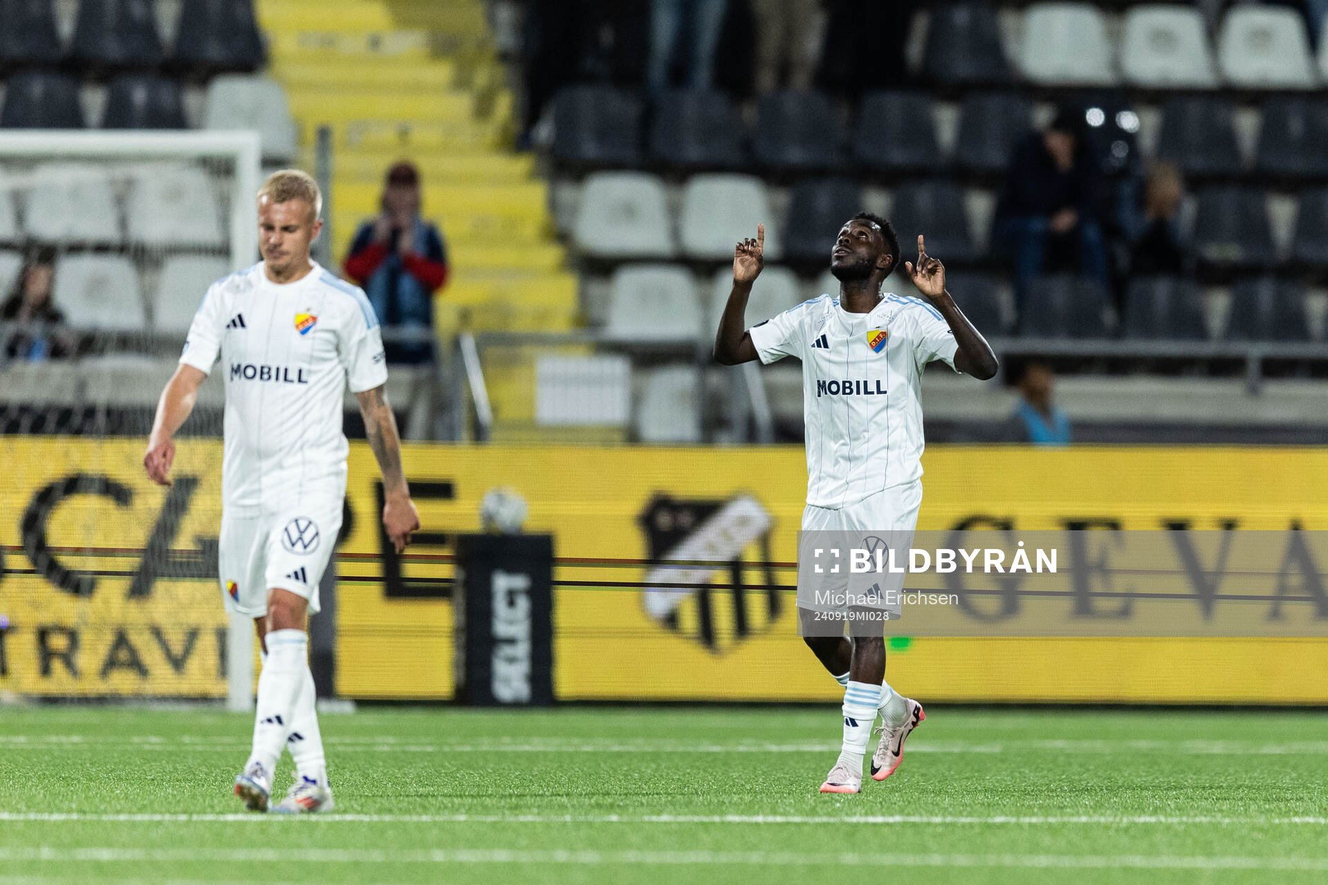 +Djurgårdens Tokmac Nguen jublar efter 0-2 under fotbollsmatchen i Allsvenskan mellan Häcken och Djurgården den 19 september 2024 i Göteborg.