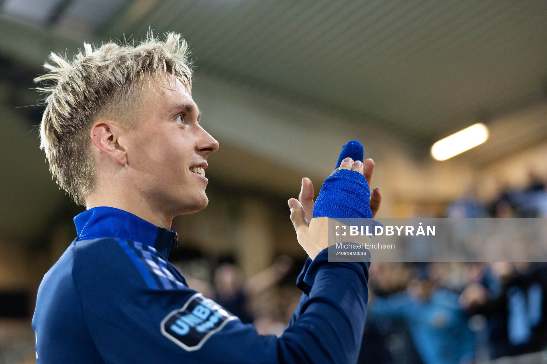 Djurgårdens Santeri Haarala jublar framför klacken