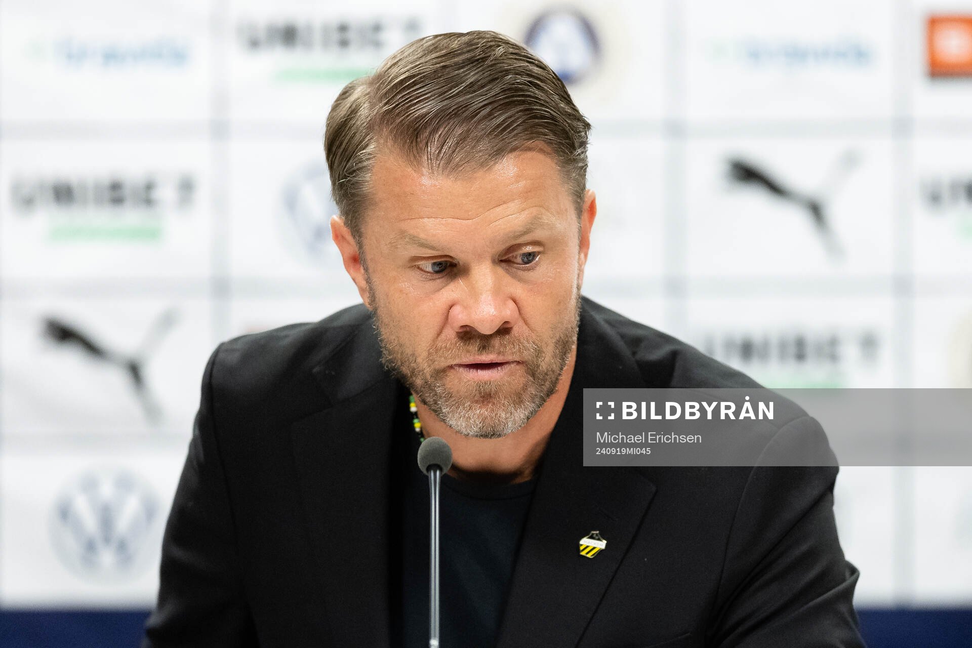 Häckens tränare Pål Arne Johansen på presskonferensen