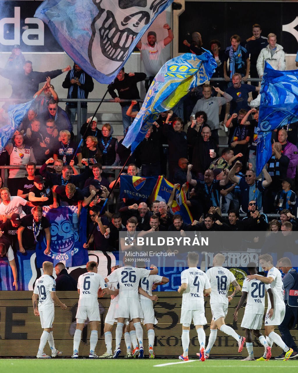 Djurgårdens Santeri Haarala jublar med lagkamrater efter 0-1 under fotbollsmatchen i Allsvenskan mellan Häcken och Djurgården den 19 september 2024 i Göteborg.