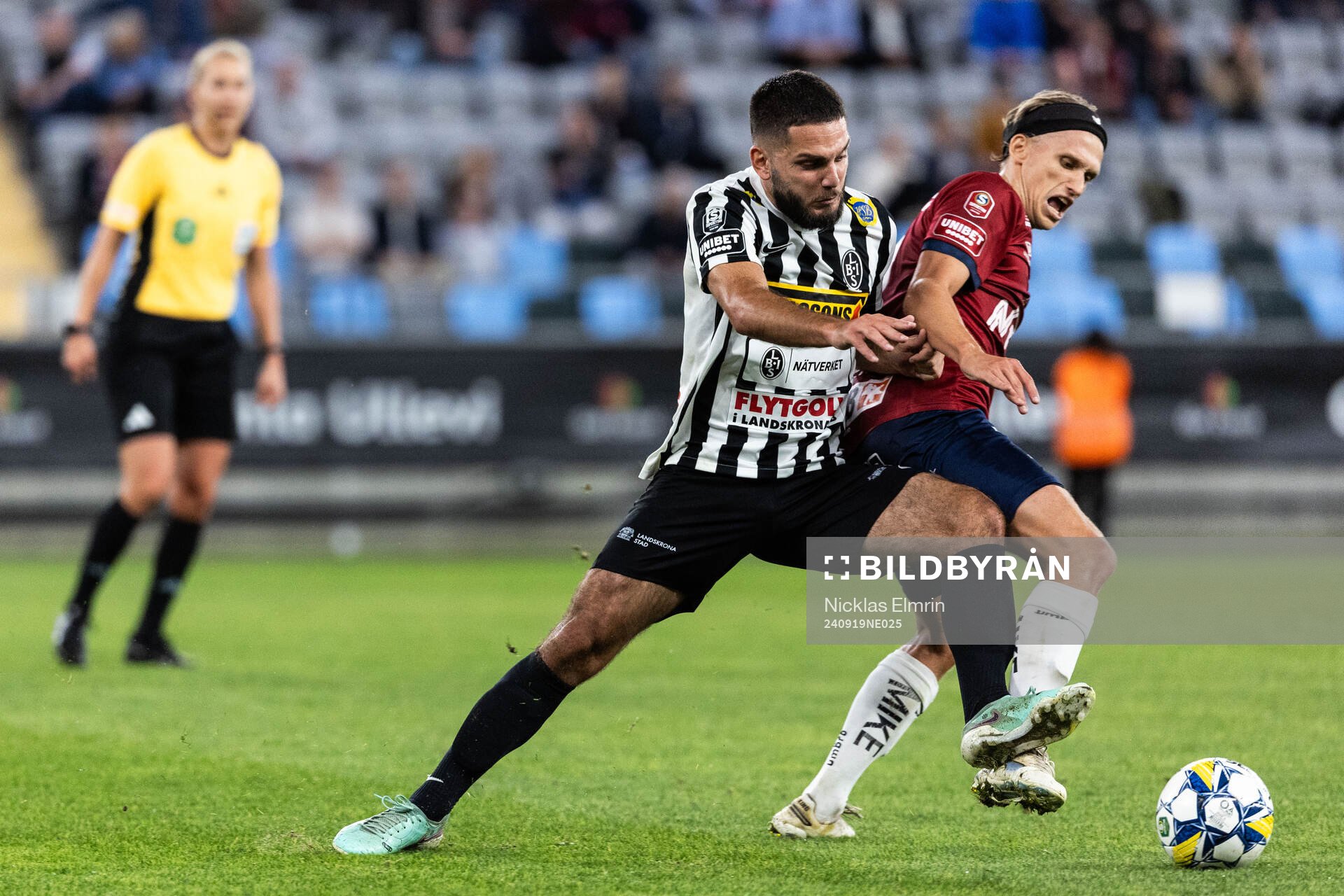 Landskronas Edi Sylisufaj och Örgrytes Charlie Vindehall under fotbollsmatchen i Superettan mellan Örgryte och Landskrona den 19 september 2024 i Göteborg.