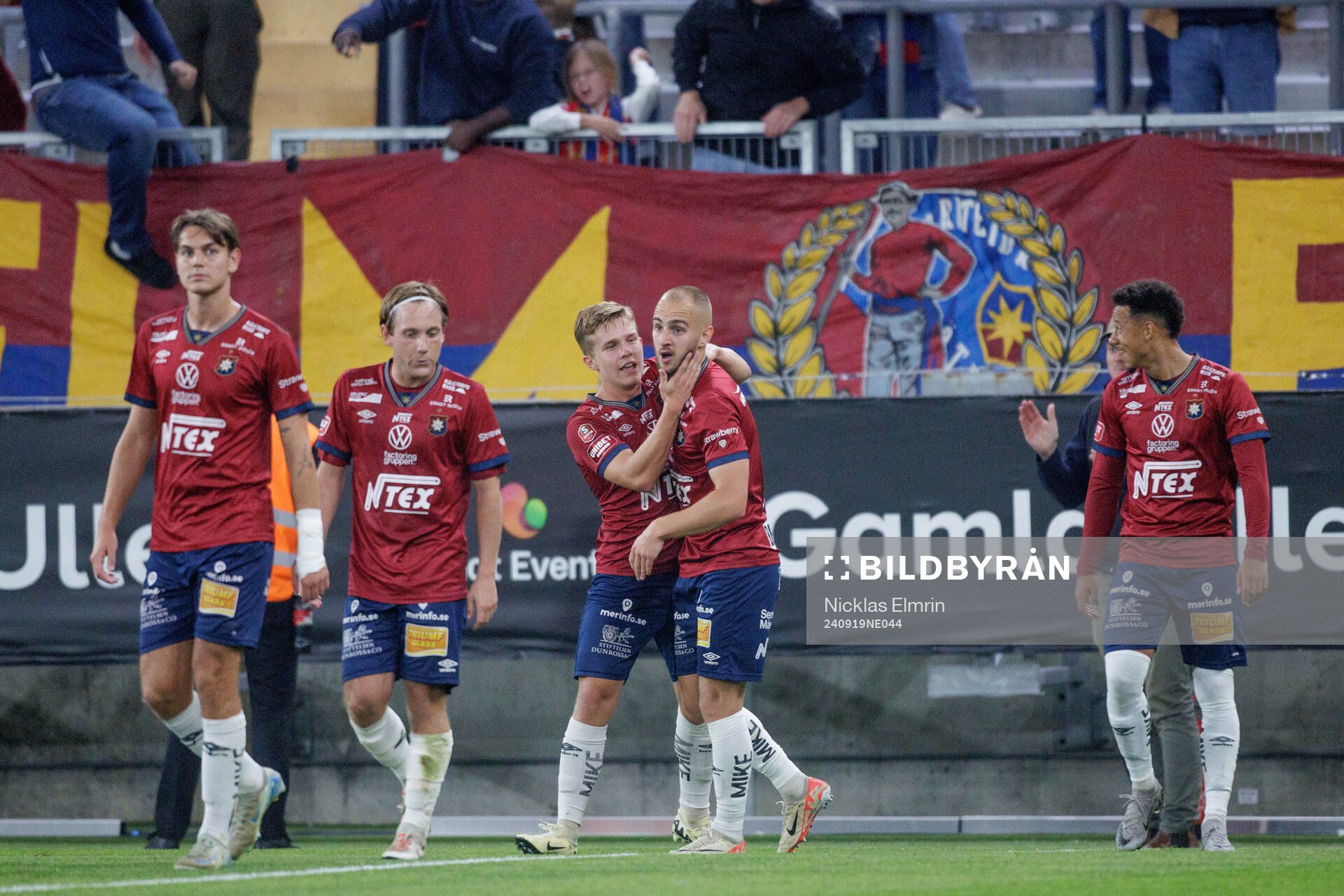 Örgrytes Isak Dahlqvist och Amel Mujanic jublar