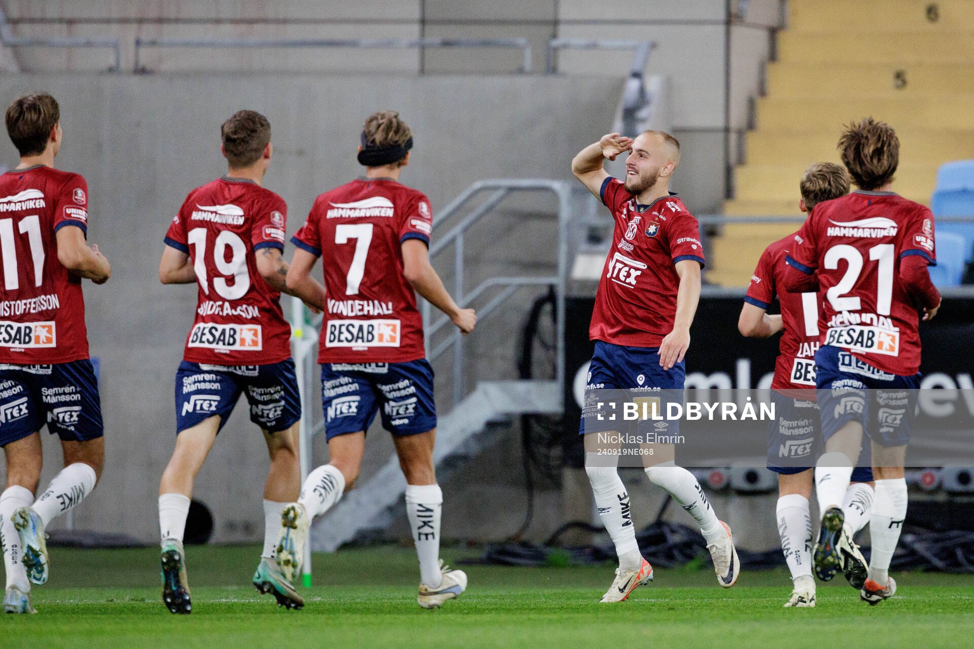 Örgrytes Amel Mujanic jublar