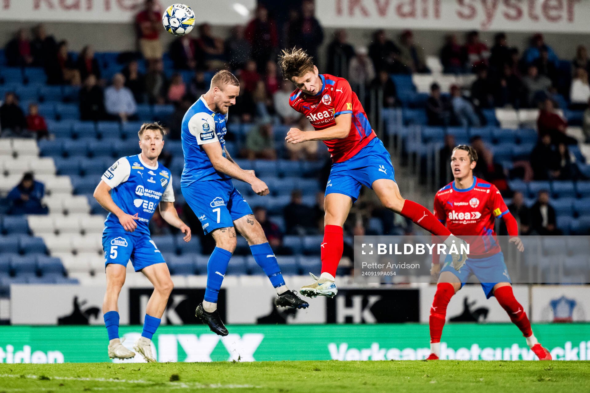 IK Oddevolds Filip Karlin och Helsingborgs Lukas Kjellnäs