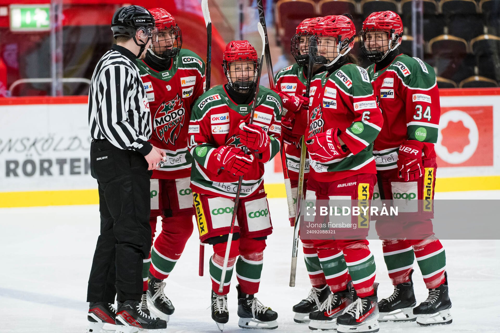 Modos Lovisa ENgström jublar
