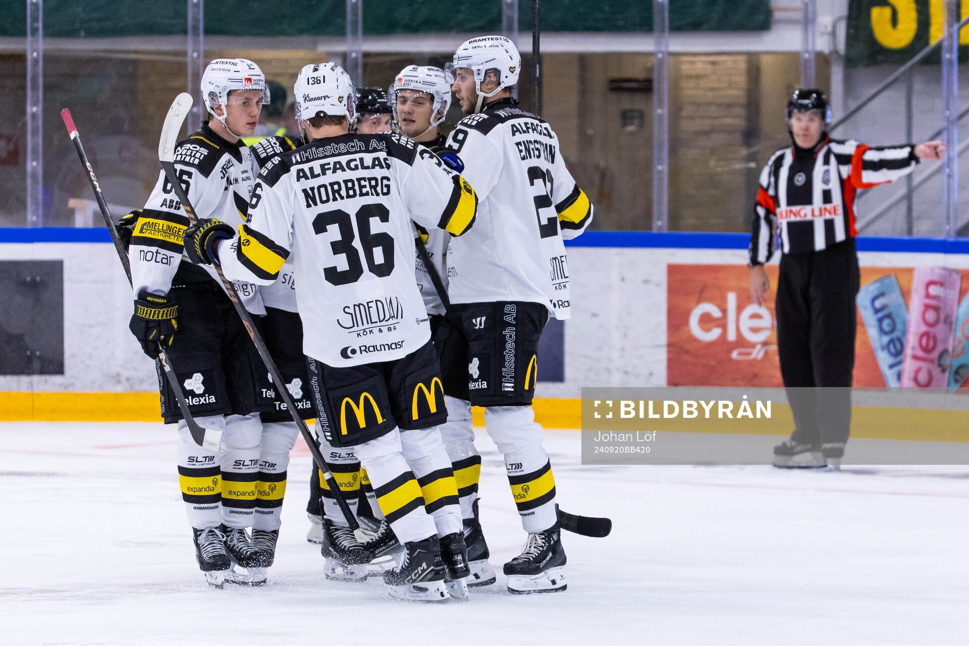 Västerås Gabriel Kangas jublar med lagkamrater