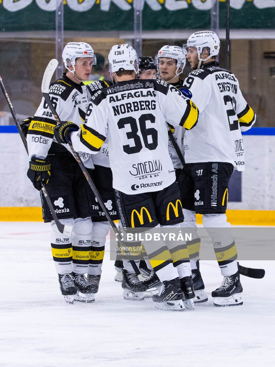 Västerås Gabriel Kangas jublar med lagkamrater