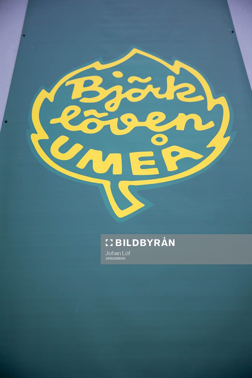 Björklövens logga innan ishockeymatchen i