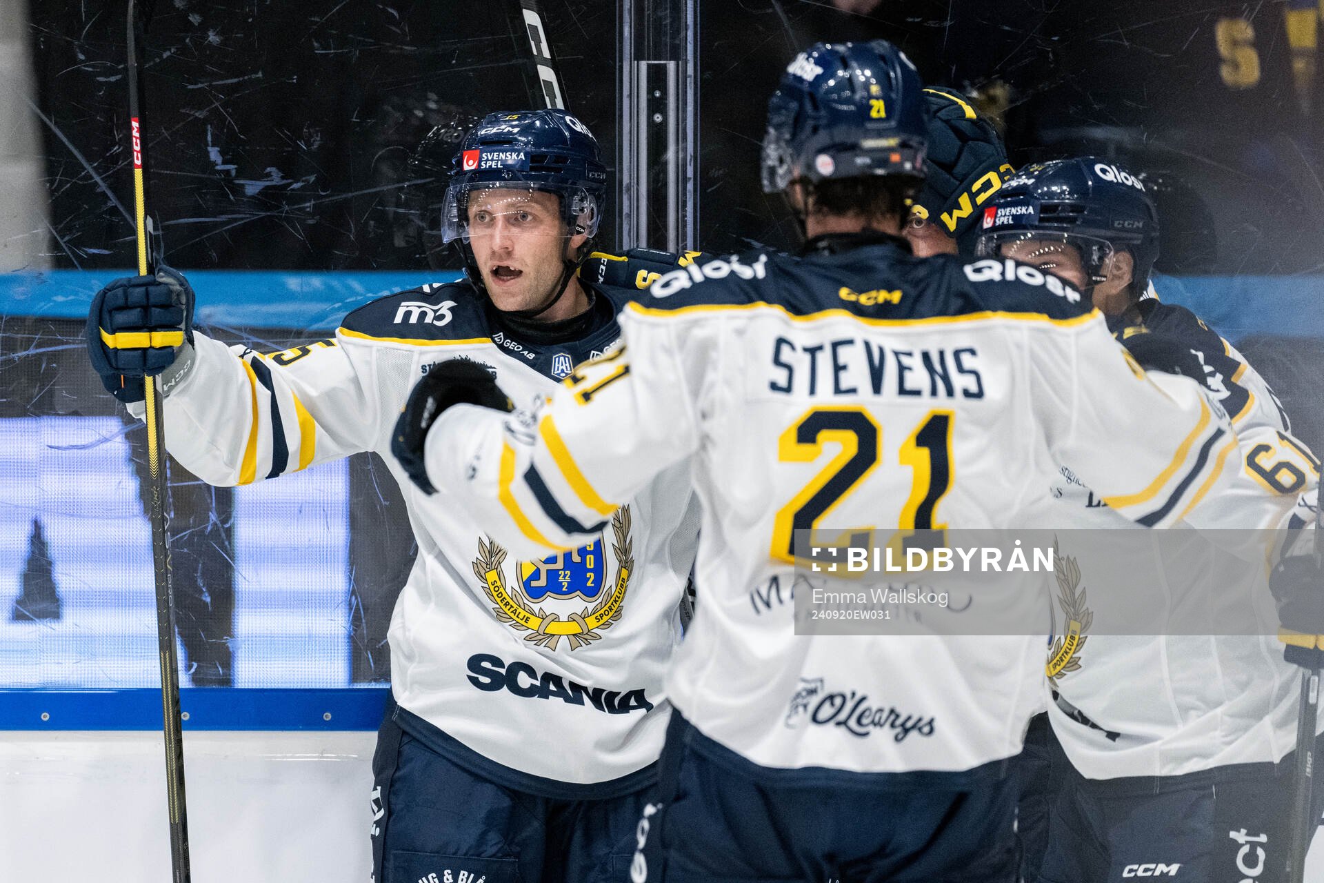Södertäljes Albin Carlson jublar