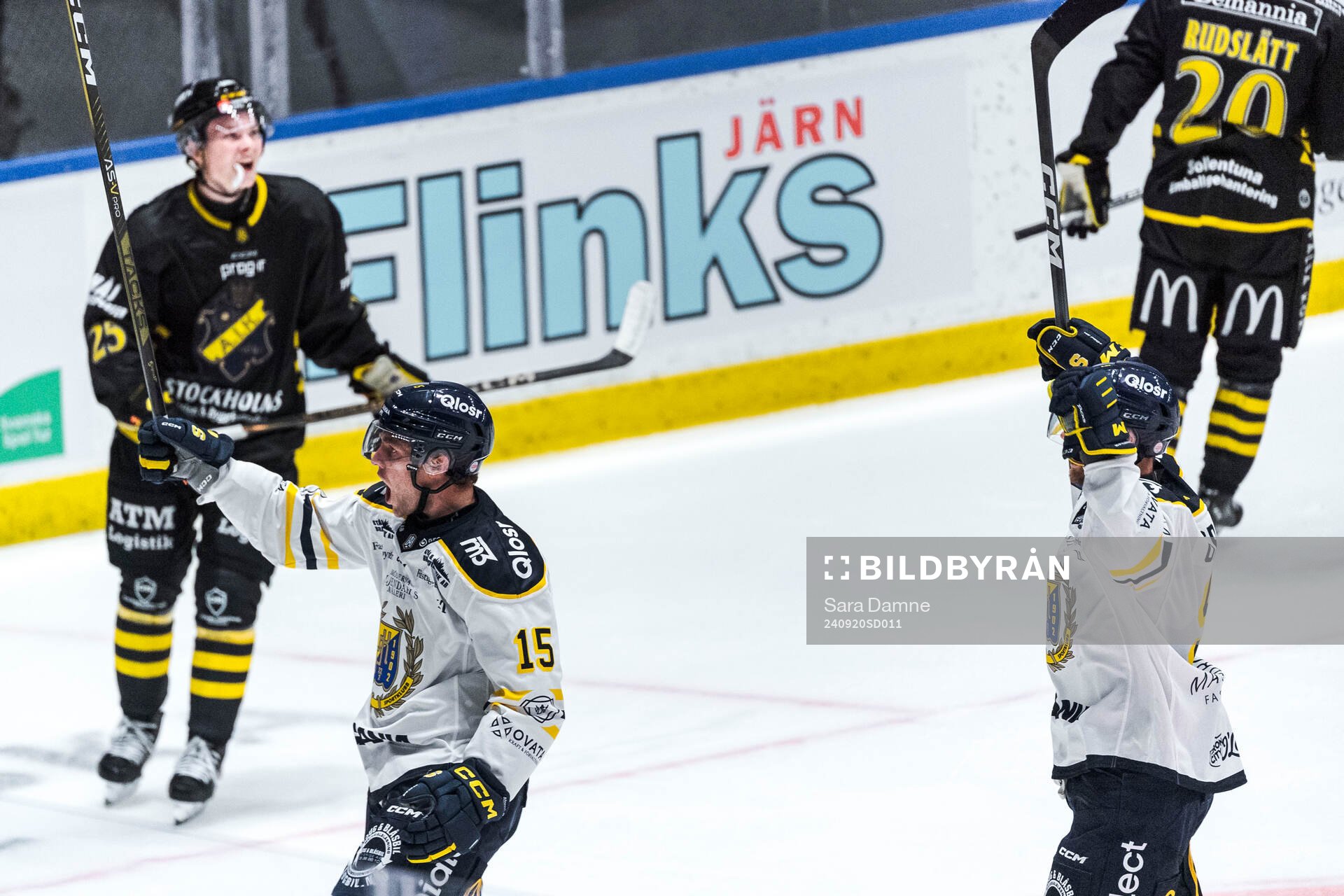 Södertäljes Albin Carlson jublar