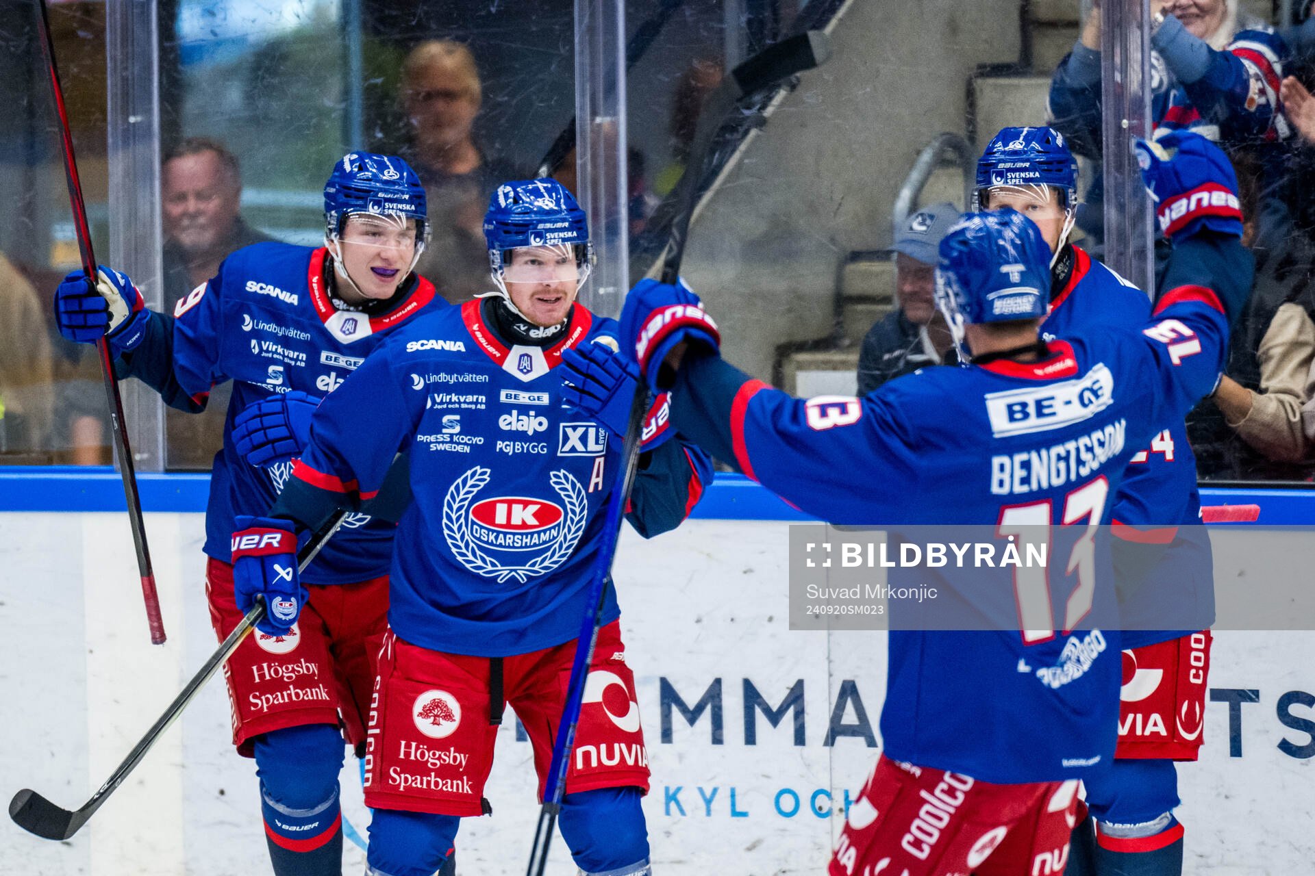 Oskarshamns Niclas Burström jublar med lagkamrater