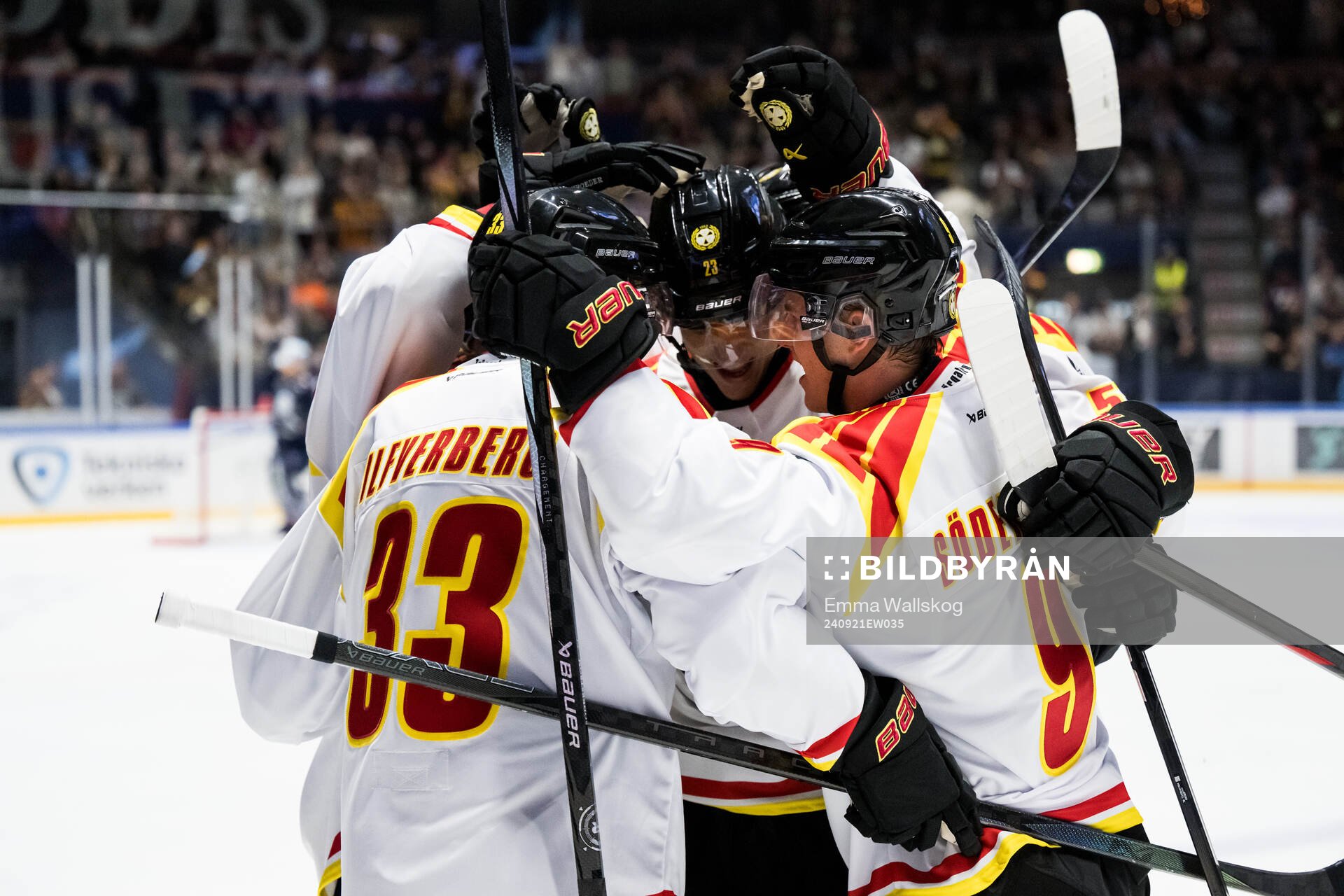 Brynäs Jakob Silfverberg jublar med lagkamrater