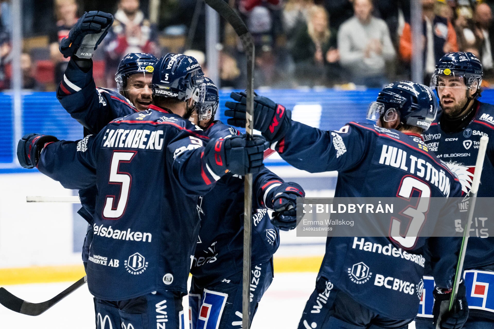 Linköpings Oscar Fantenberg jublar med lagkamrater