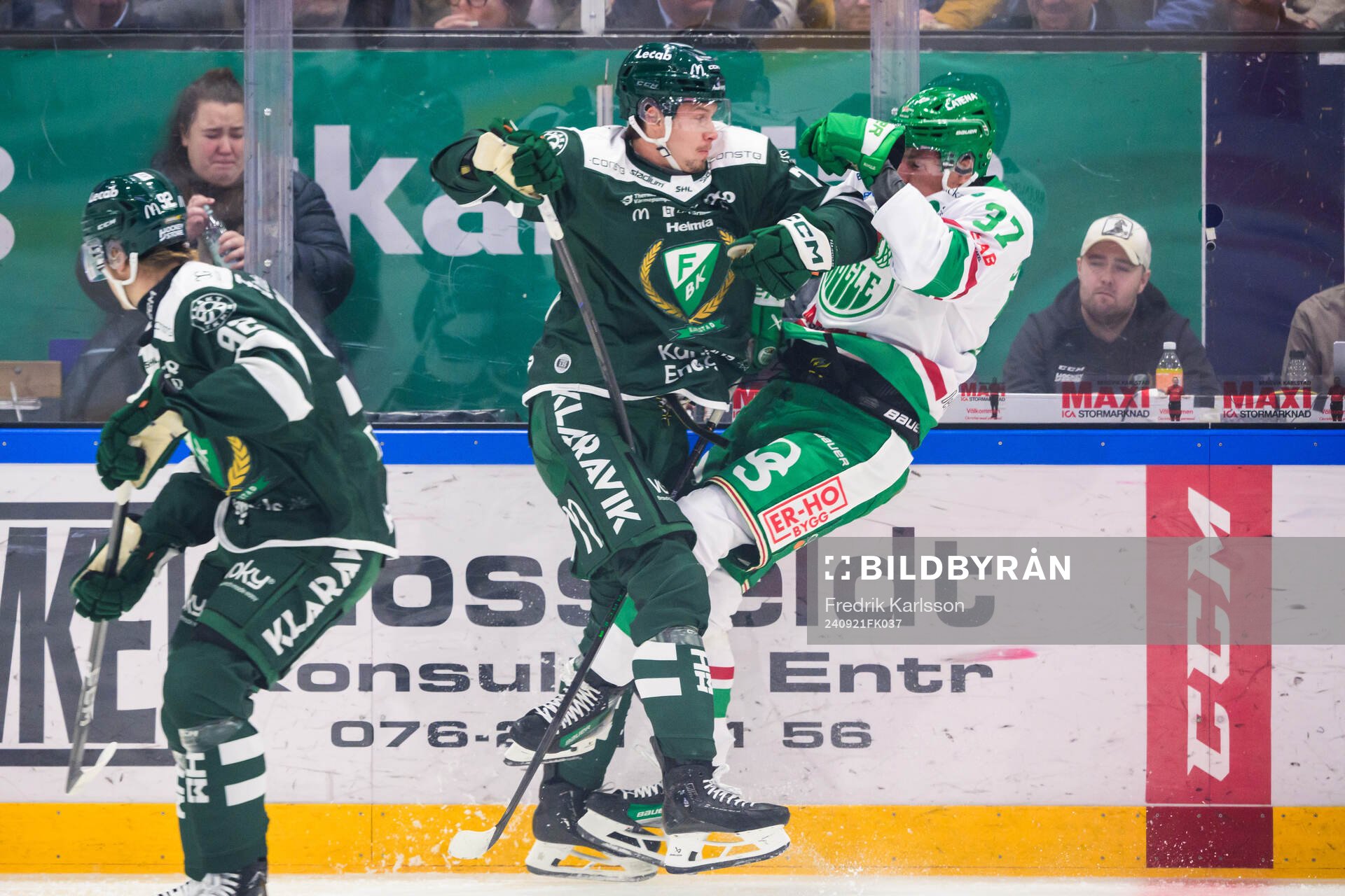 Färjestads Adam Ollas Mattsson och Rögles Albin Sundsvik