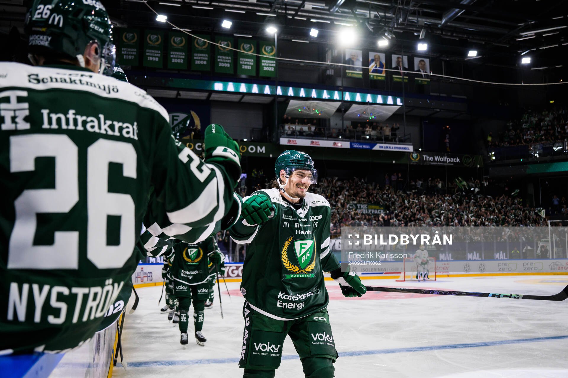 Färjestads David Tomasek jublar