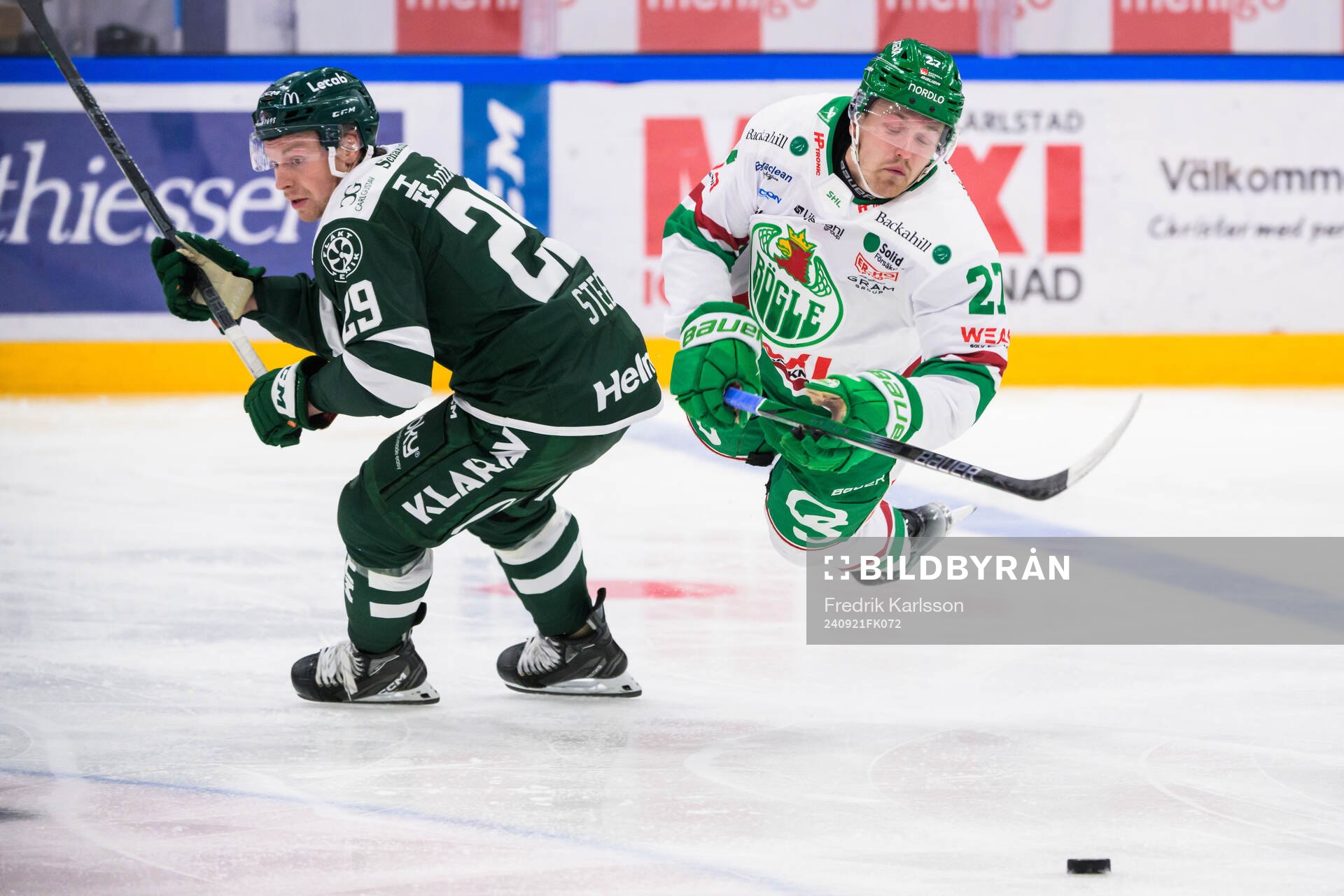 Färjestads Oskar Steen och Rögles Linus Sjödin