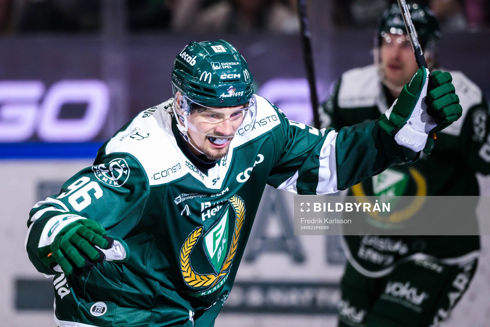 Färjestads David Tomasek jublar