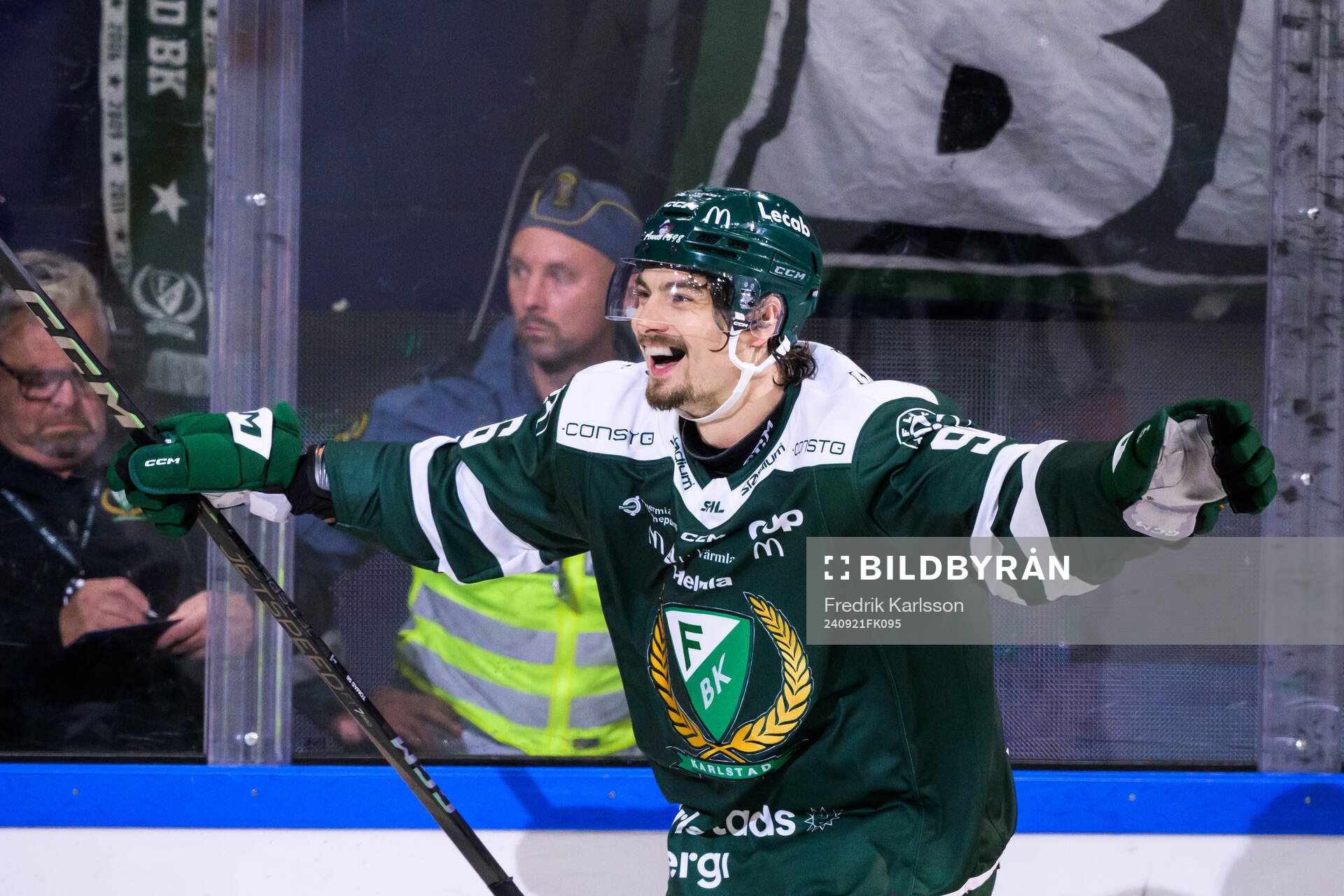 Färjestads David Tomasek jublar