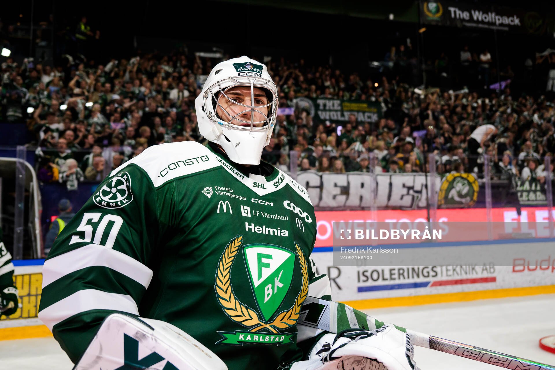 Färjestads målvakt Damian Clara jublar