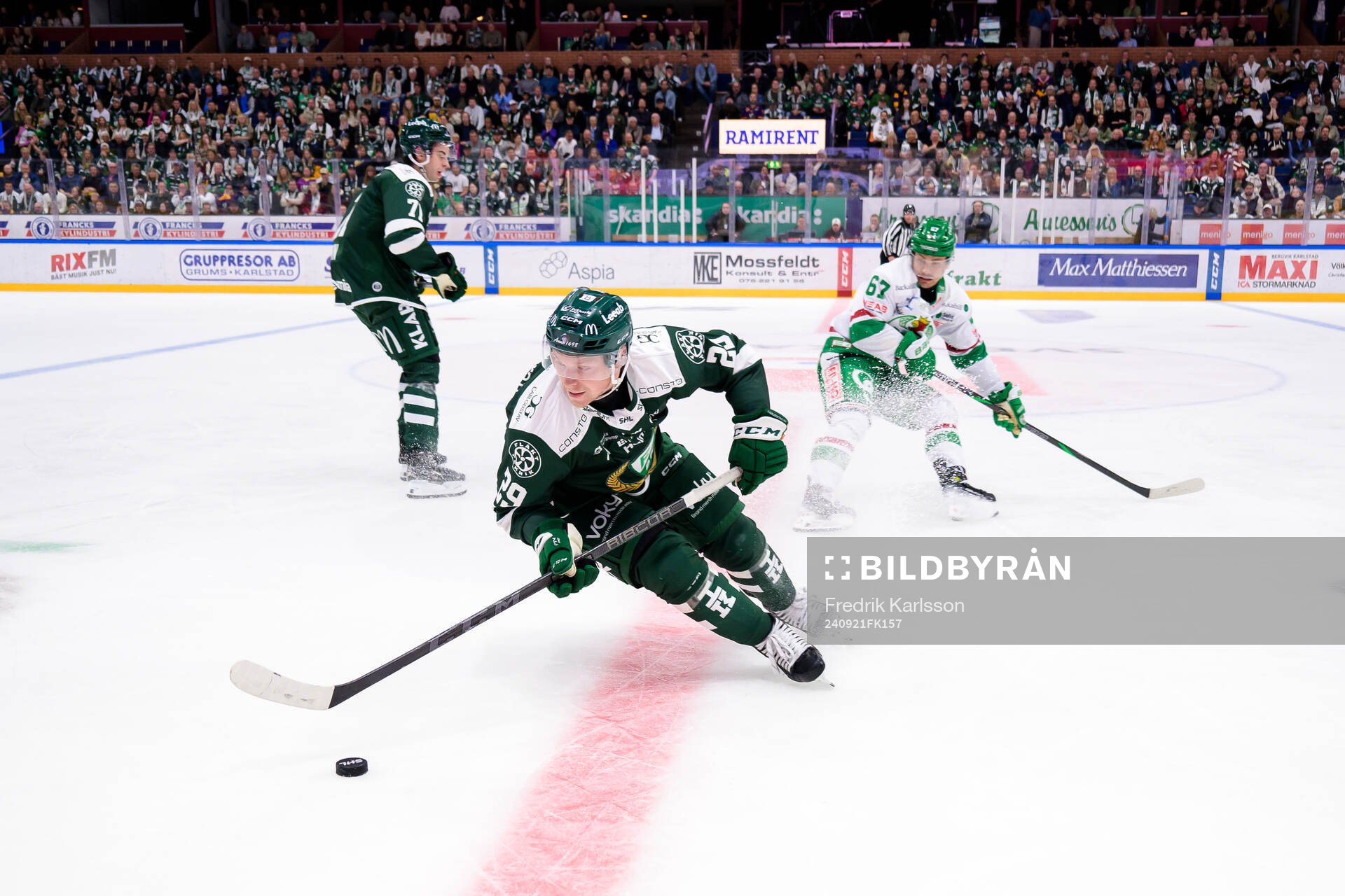 Färjestads Oskar Steen och Rögles Leon Bristedt