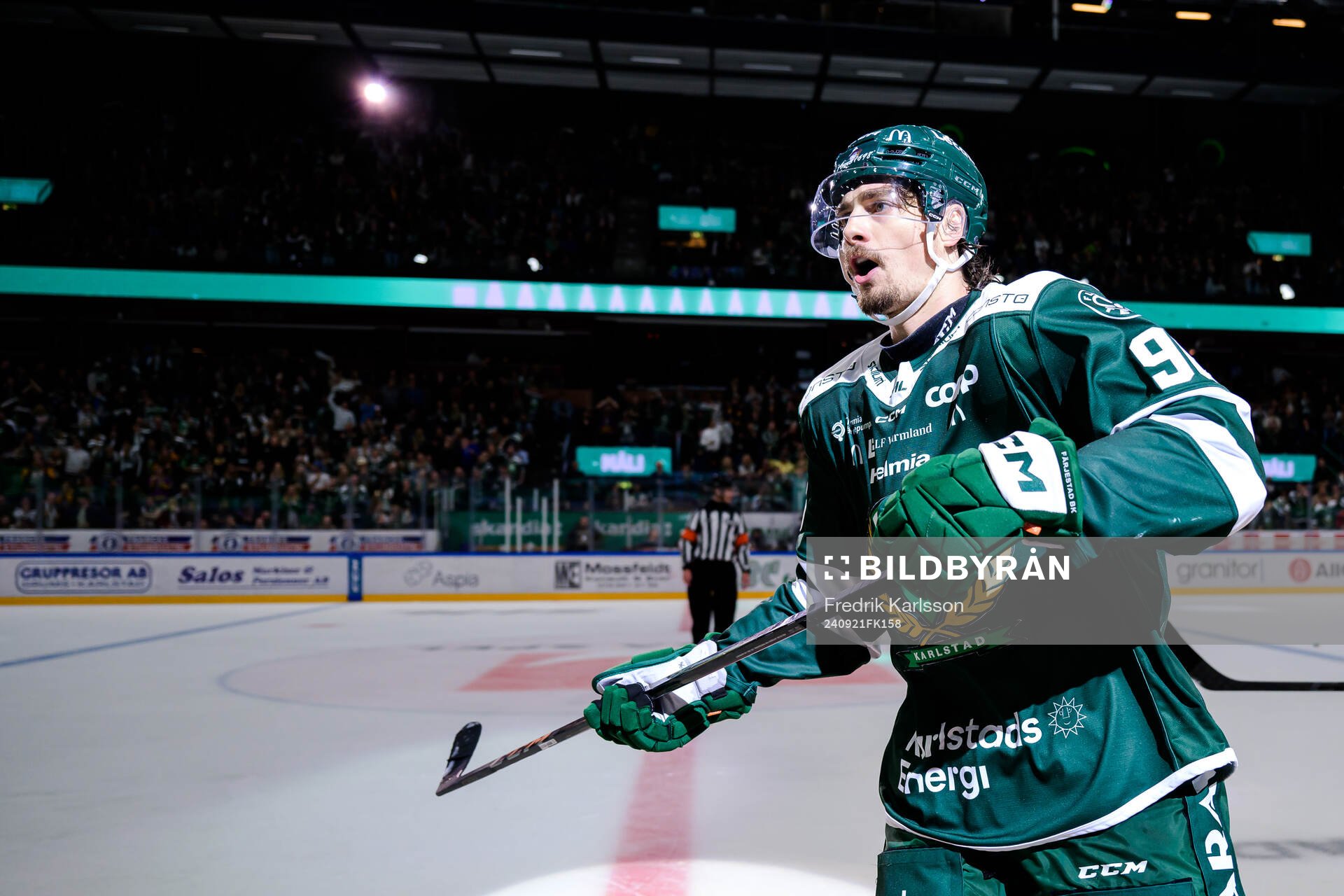 Färjestads David Tomasek jublar