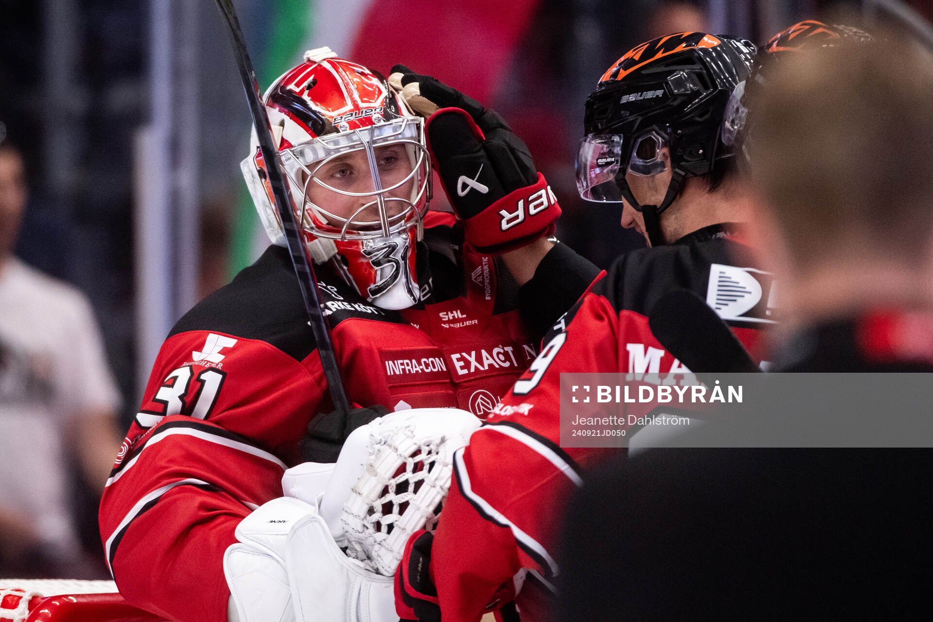 Örebros målvakt Jonas Arntzen jublar