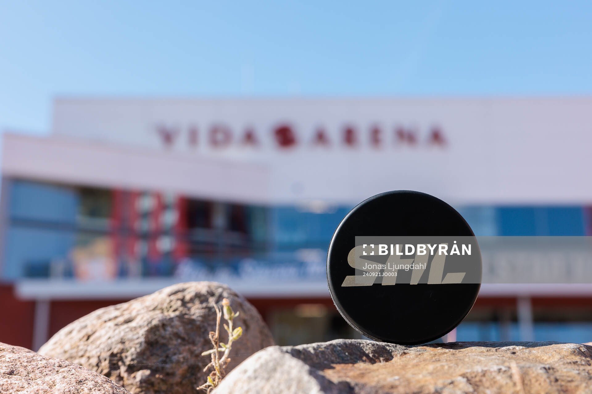 Matchpuck utanför Vida arena