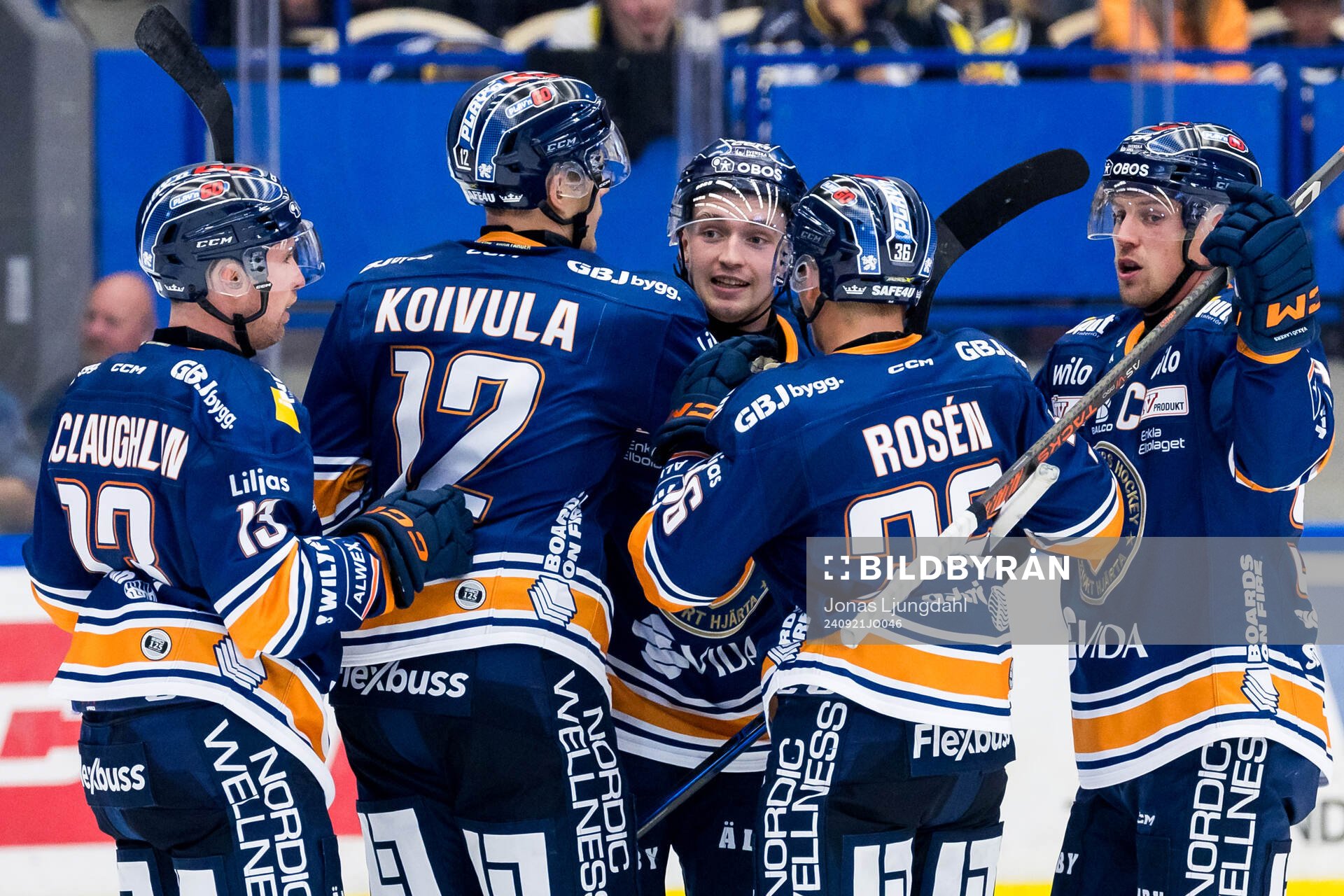 Växjös Joel Svensson jublar med lagkamrater