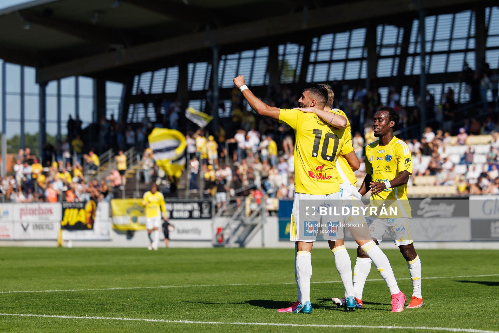 Falkenbergs spelare jublar