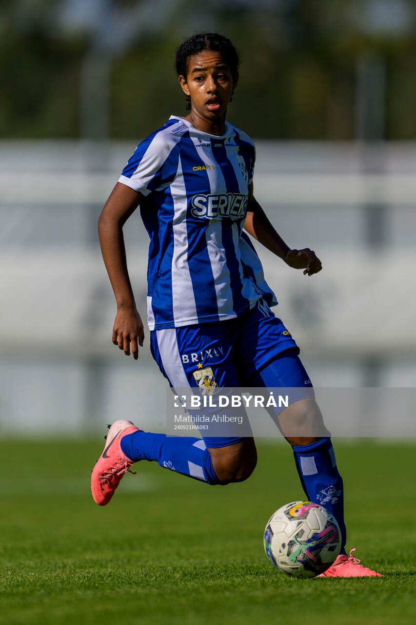 IFK Göteborgs Lilly Hamstein under fotbollsmatchen i Division 1 södra mellan Eskilsminne och IFK Göteborg den 21 september 2024 i Helsingborg.