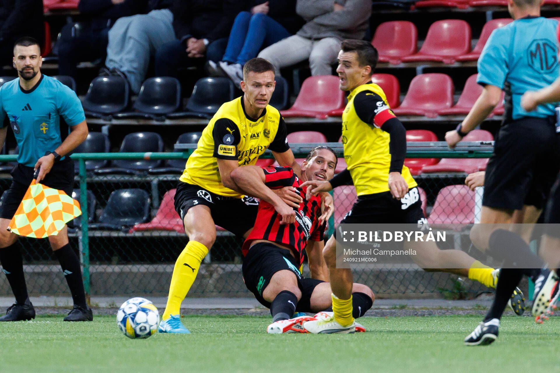 Mjällbys Arvid Brorsson och Brommapojkarnas Nikola Vasic
