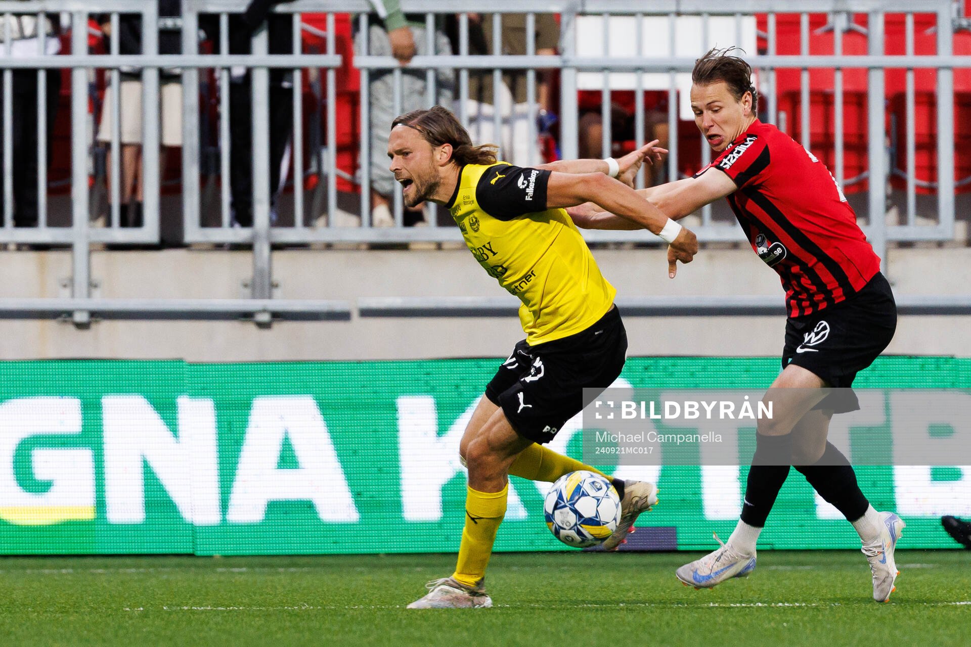 Mjällbys Tom Pettersson och Brommapojkarnas Alex Timossi