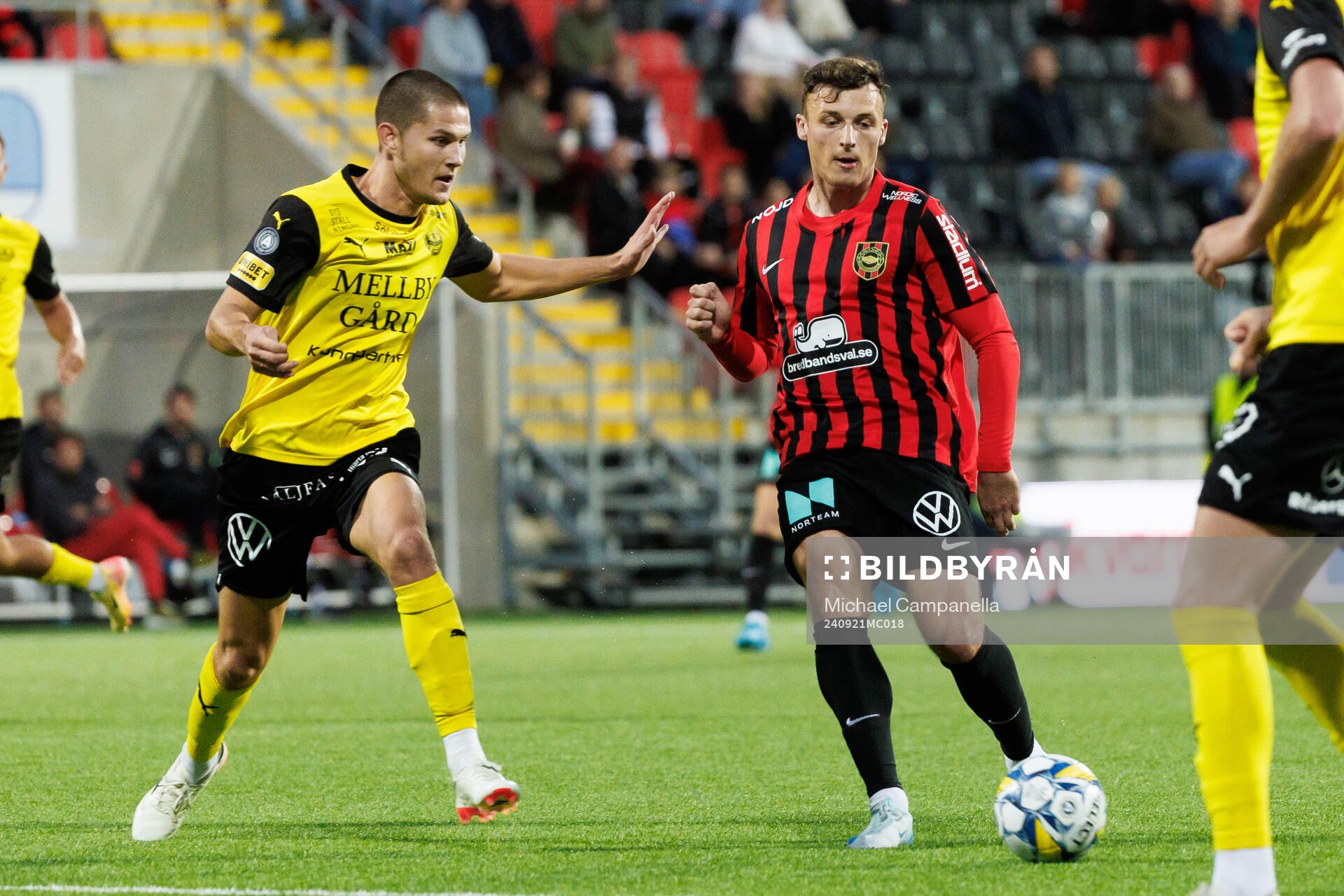 Mjällbys Rasmus Wikström och Brommapojkarnas Adam