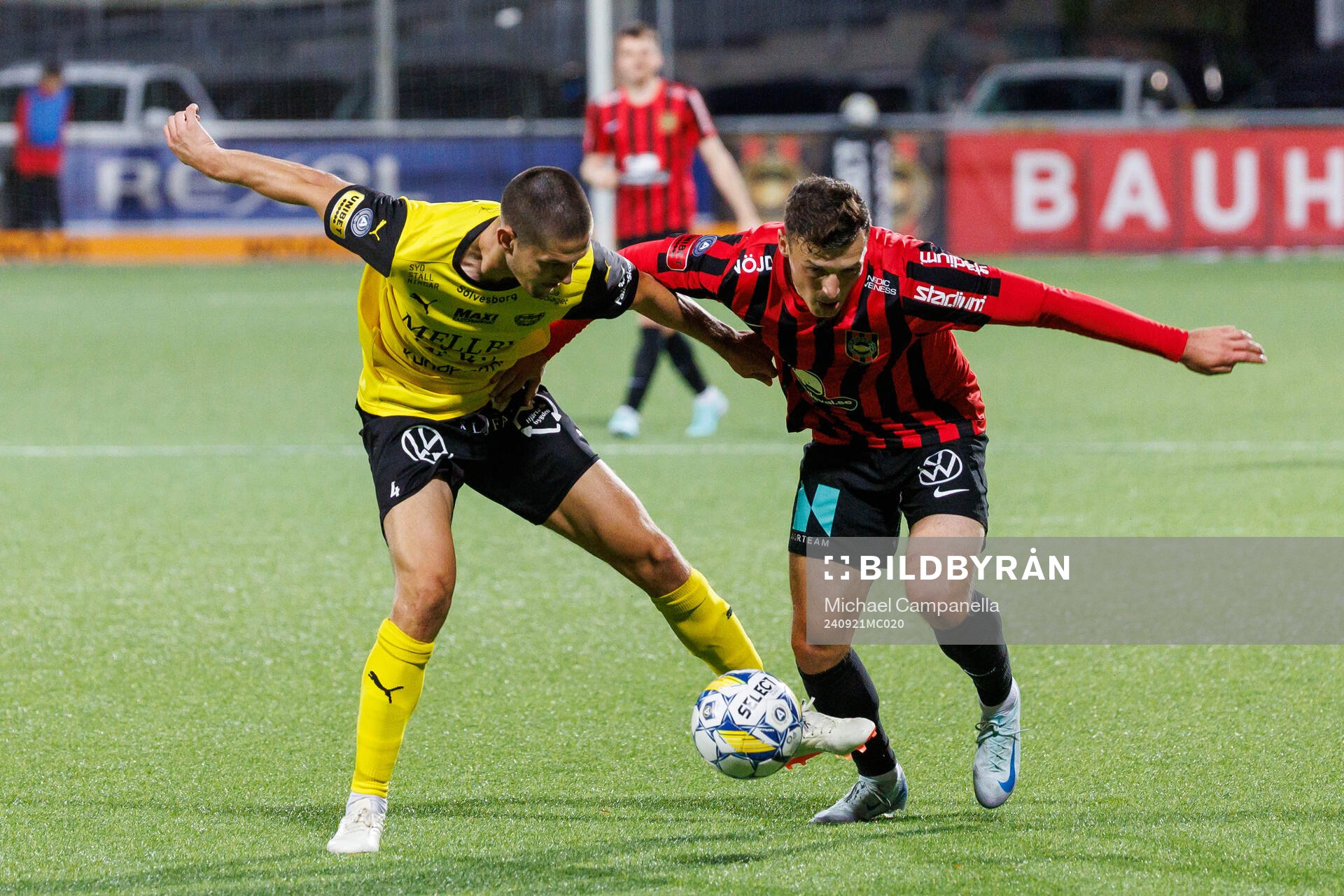 Mjällbys Rasmus Wikström och Brommapojkarnas Adam