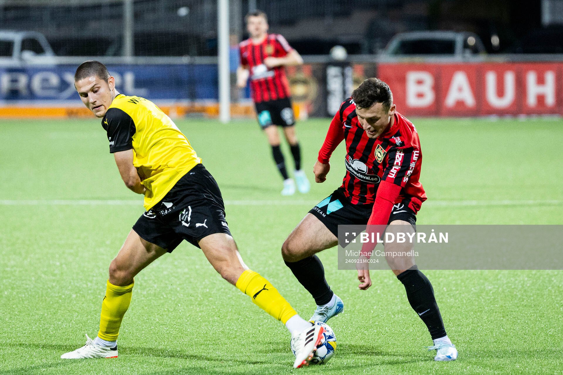 Mjällbys Rasmus Wikström och Brommapojkarnas Adam