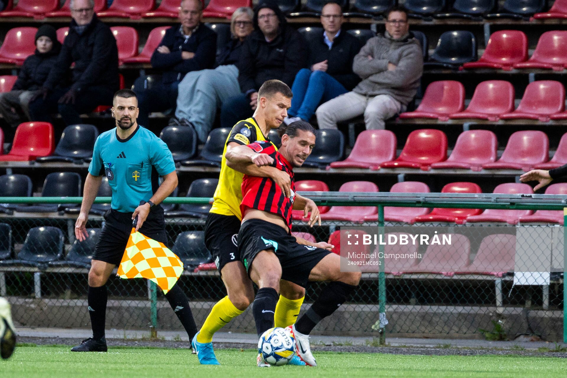 Mjällbys Arvid Brorsson och Brommapojkarnas Nikola Vasic