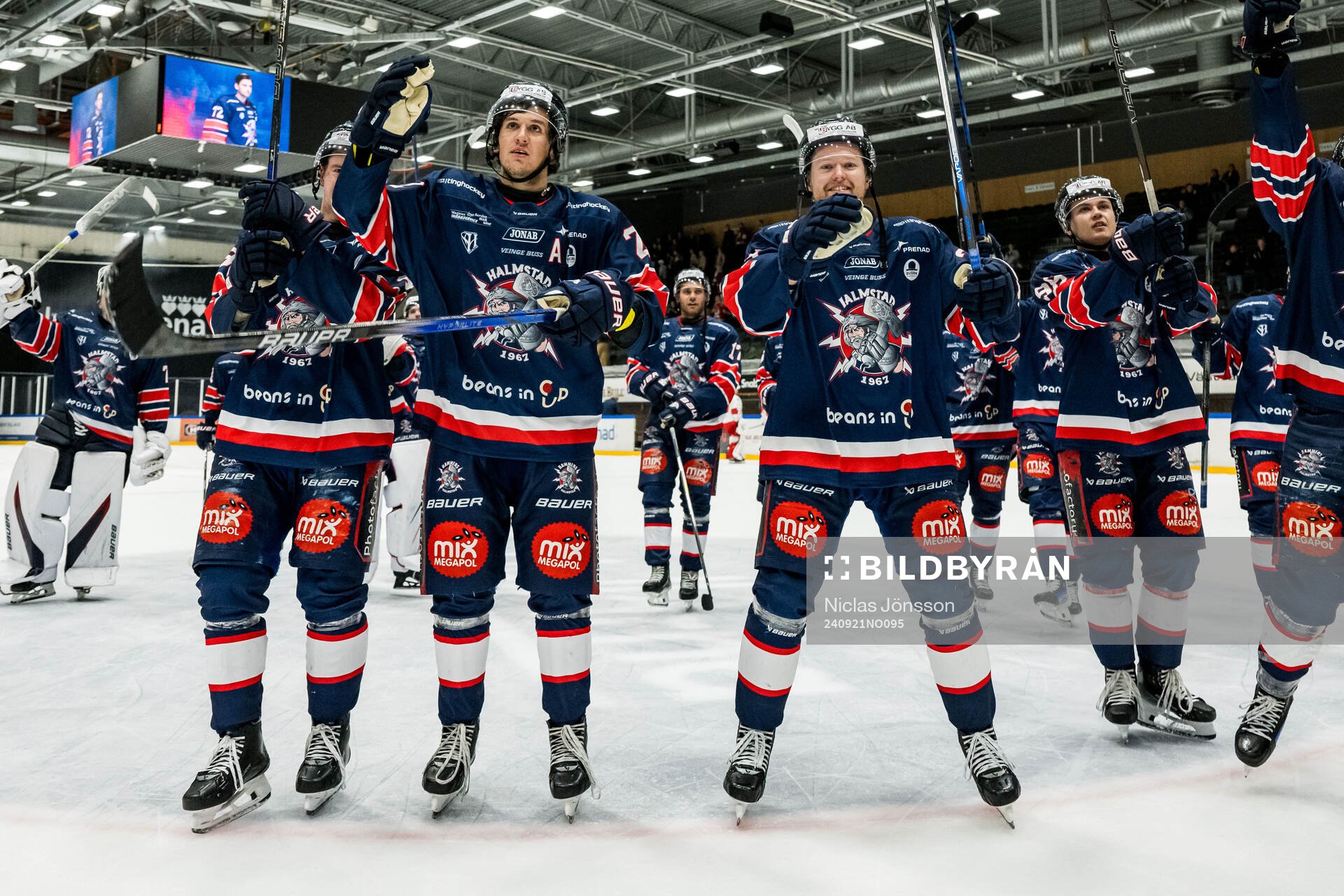 Halmstads Victor Gagic och Tom Johansson jublar