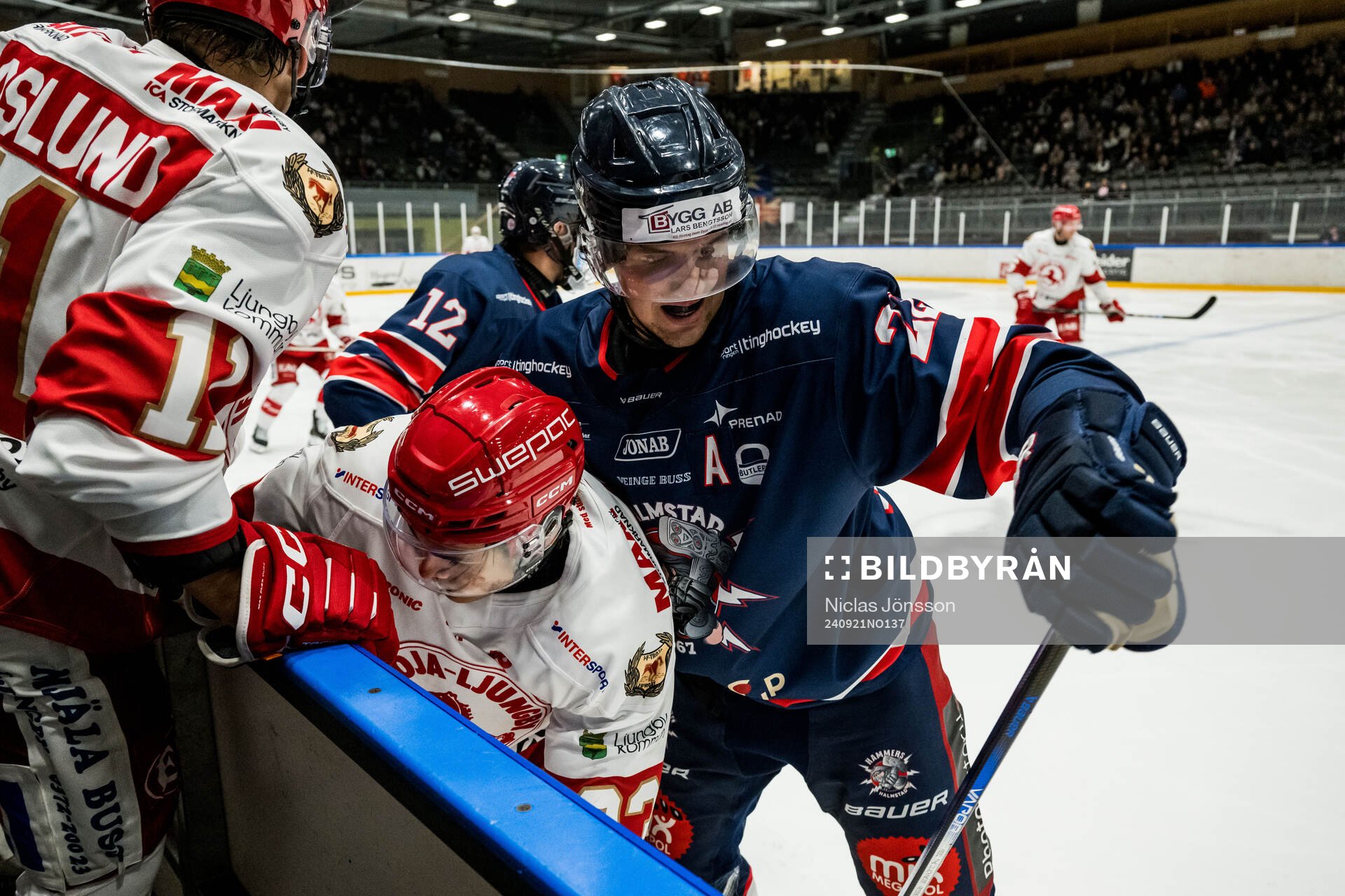 Troja/Ljungbys Jonathan Wikström och Halmstads Victor Gagic
