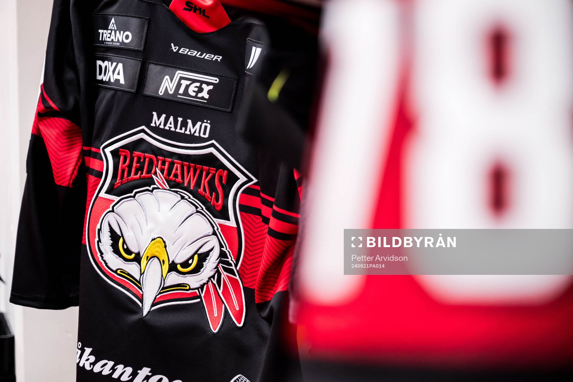 Tröjor i Malmö Redhawks omklädningsrum