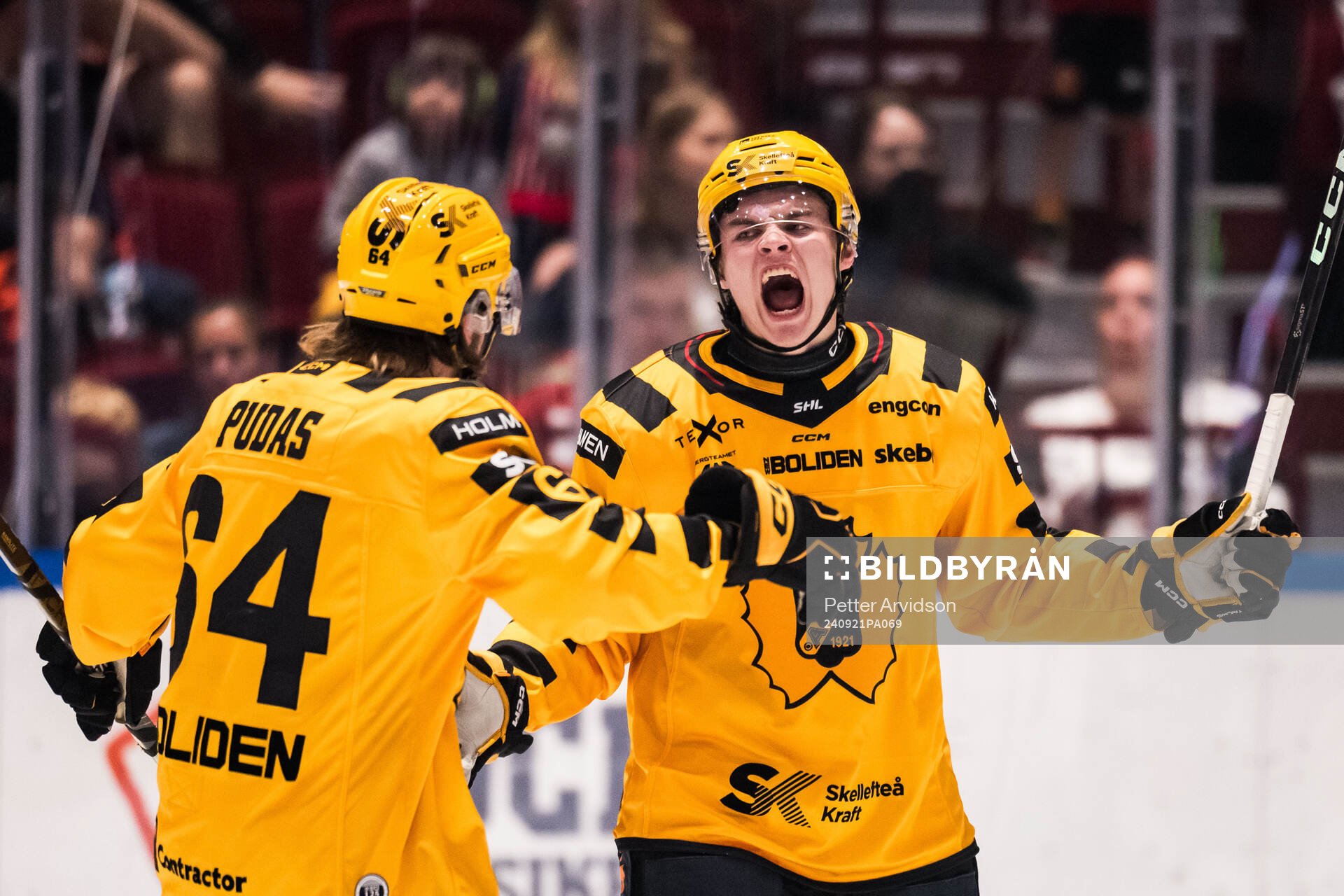 Skellefteås Jonathan Pudas och Axel Sandin Pellikka jublar