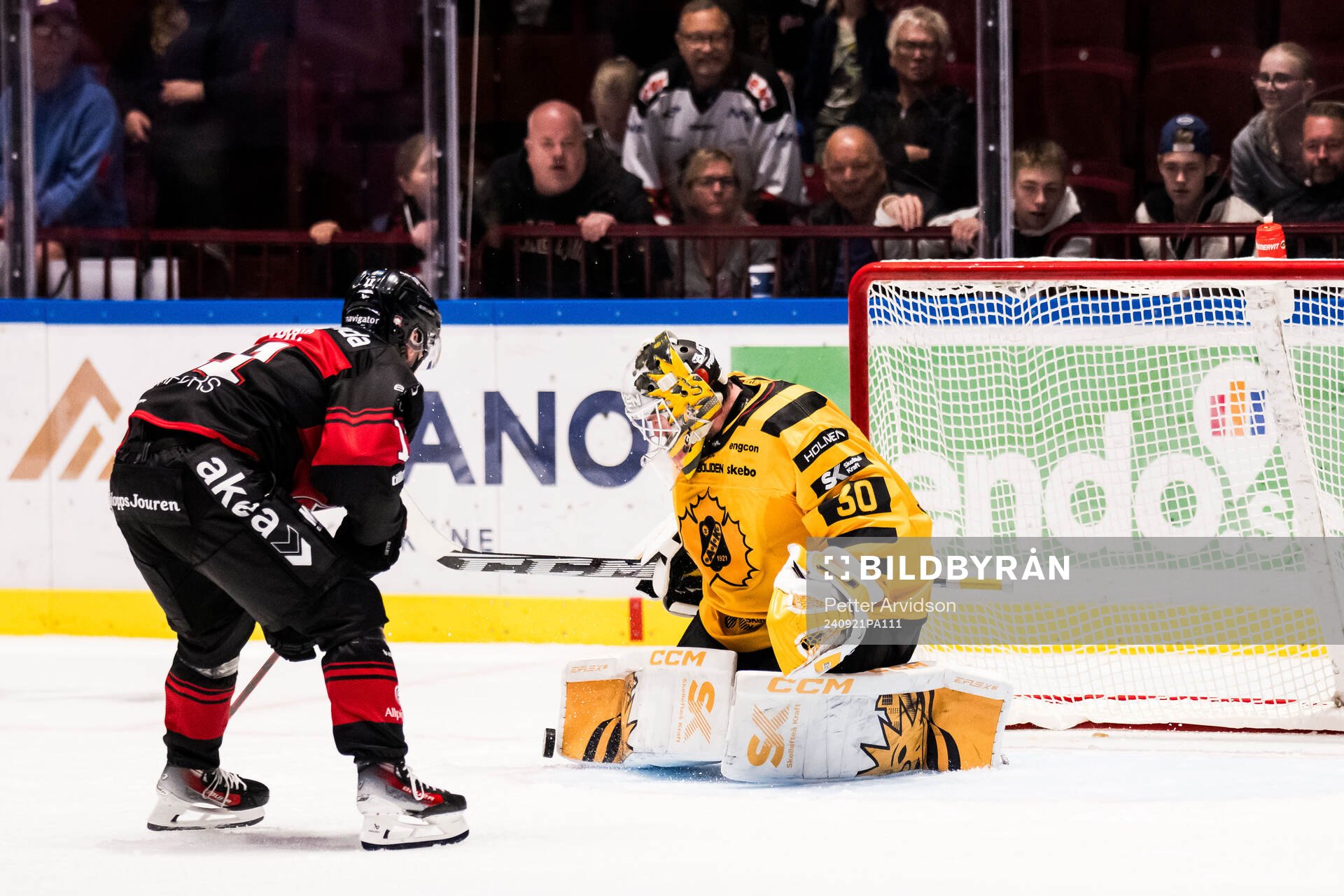 Malmö Redhawks Nikola Pasic och Skellefteås målvakt