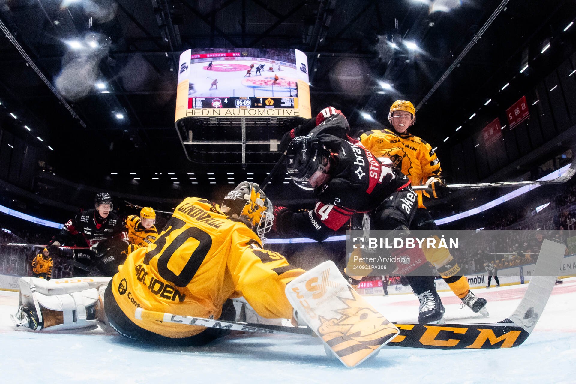 Malmö Redhawks Otto Stenberg oroar mot Skellefteås