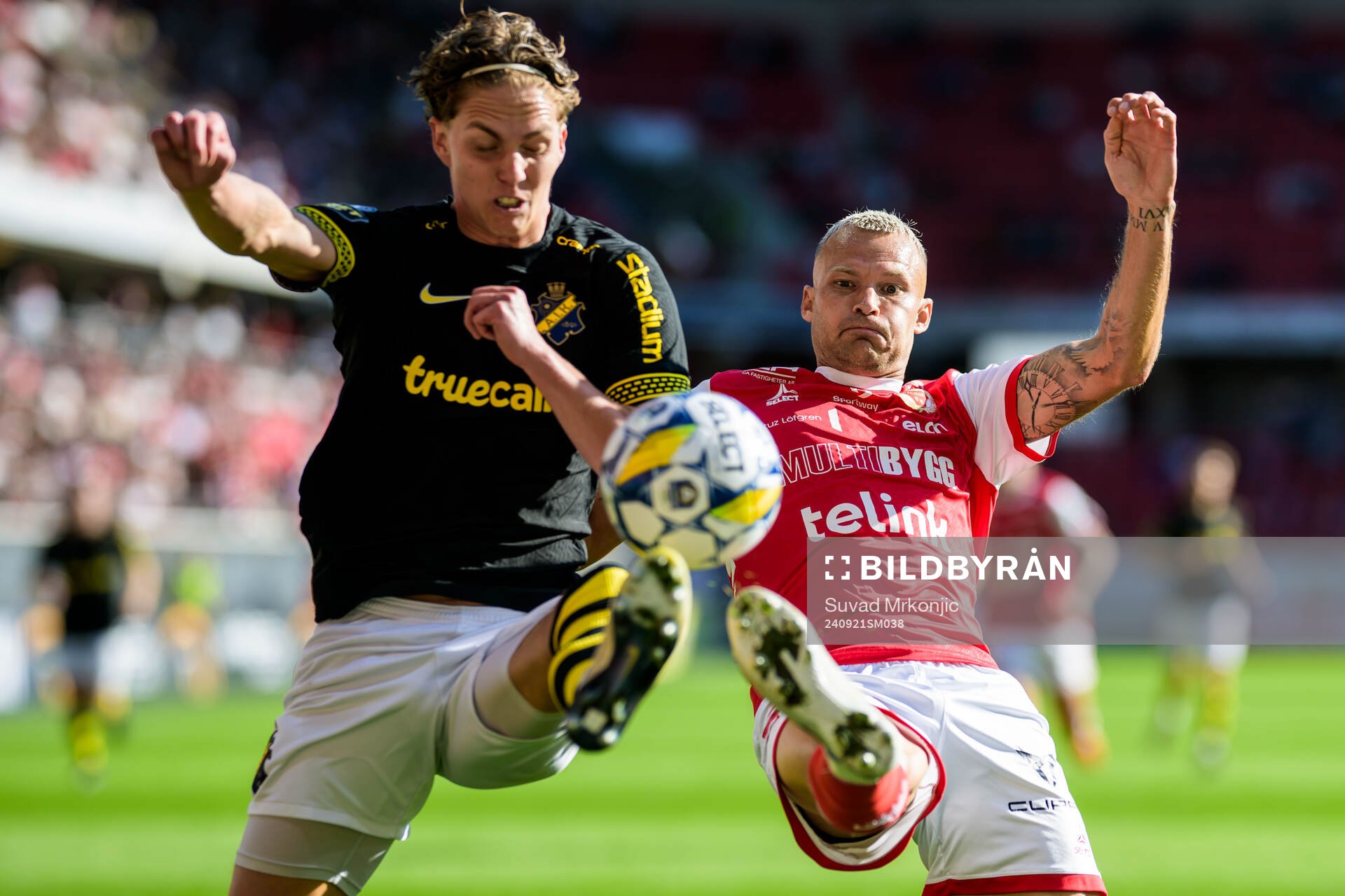 AIKs Onni Valakari och Kalmars Rasmus Sjöstedt