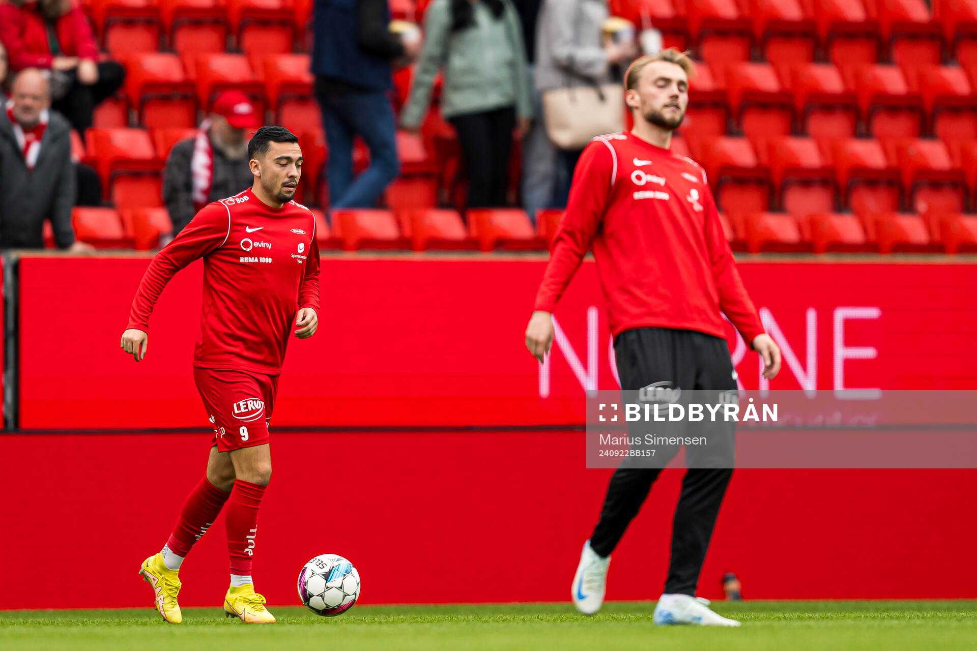 Niklas Fernando Castro of Brann warms up