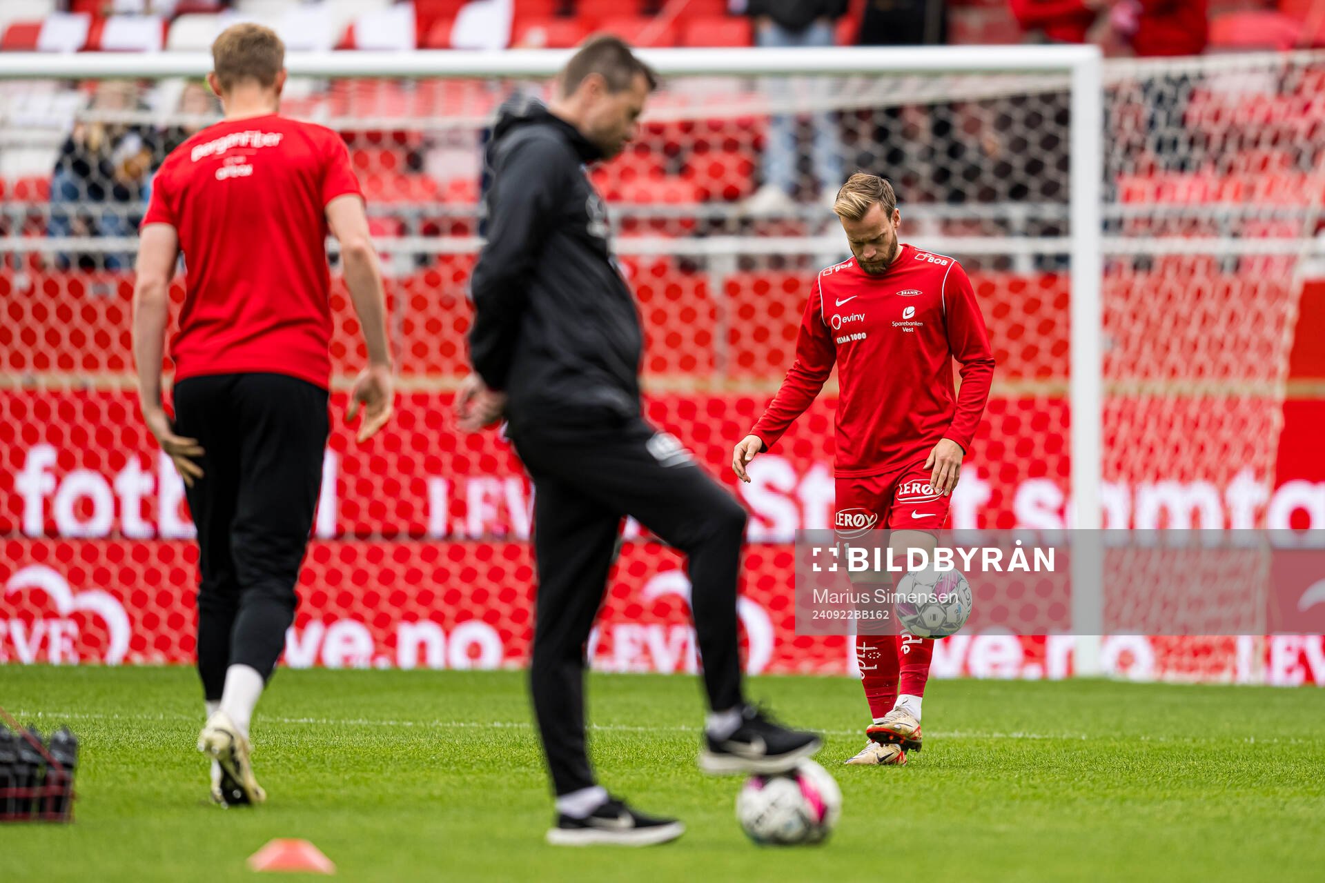 Bård Finne of Brann warms up