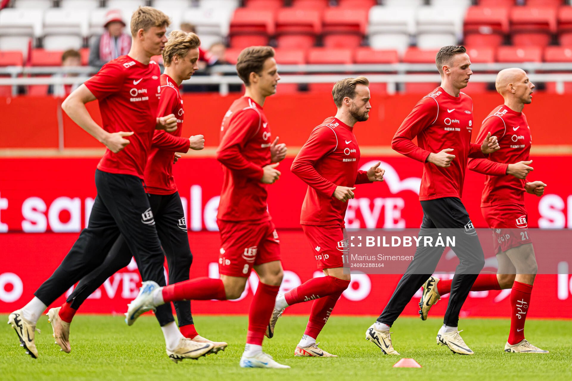 Bård Finne and Joachim Soltvedt of Brann warms up